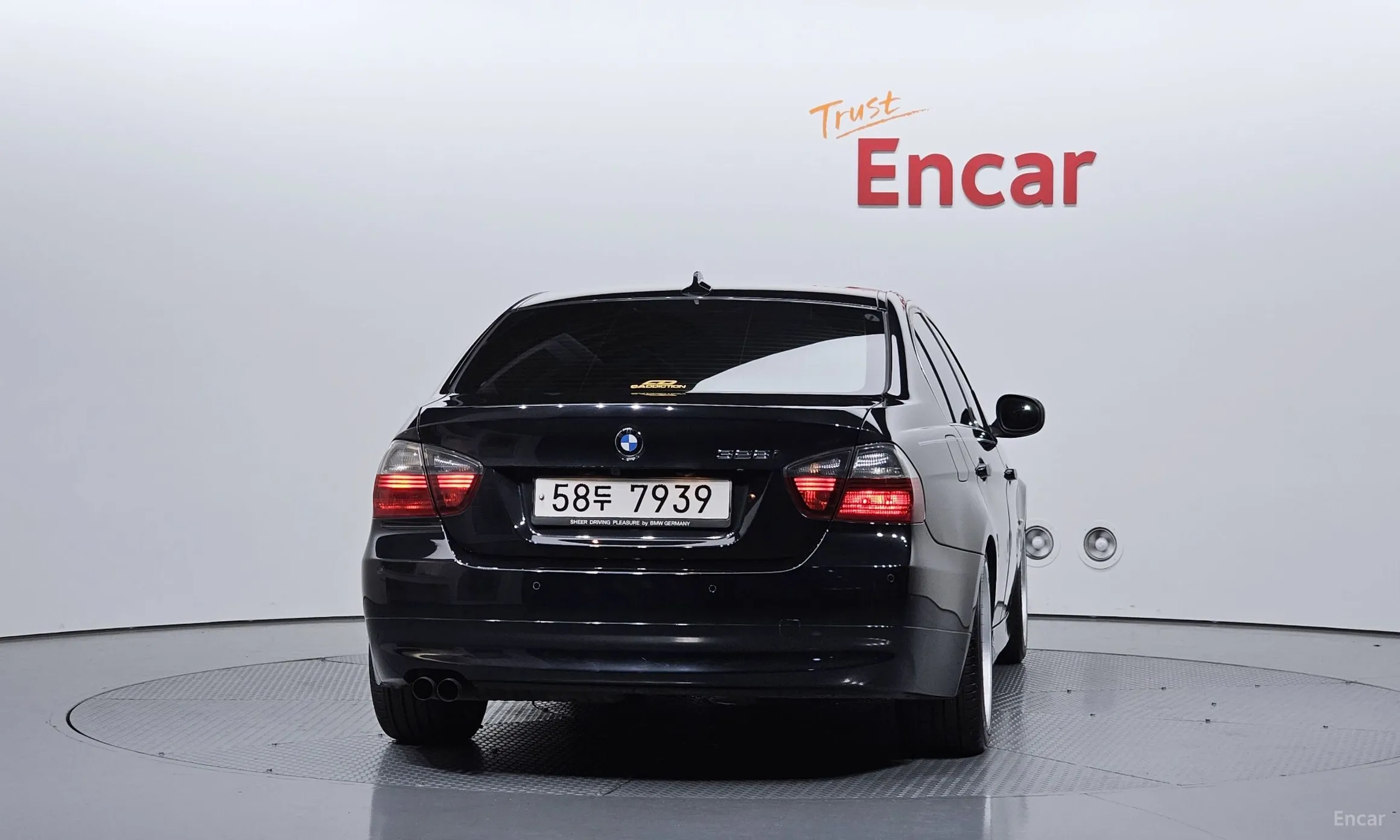 BMW 3 Series (E90) превью 3