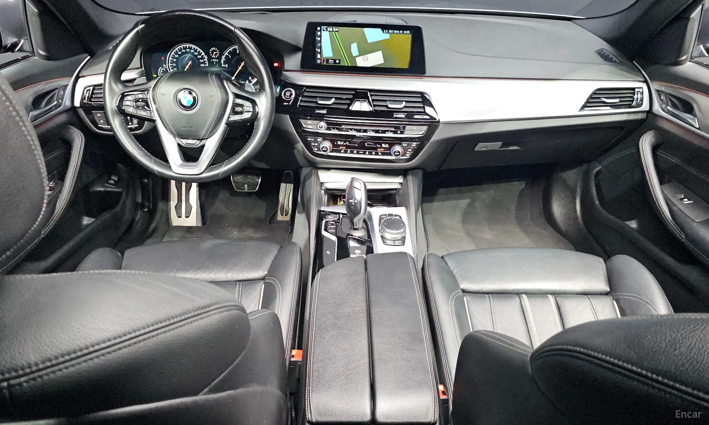 BMW 5 Series (G30) превью 4