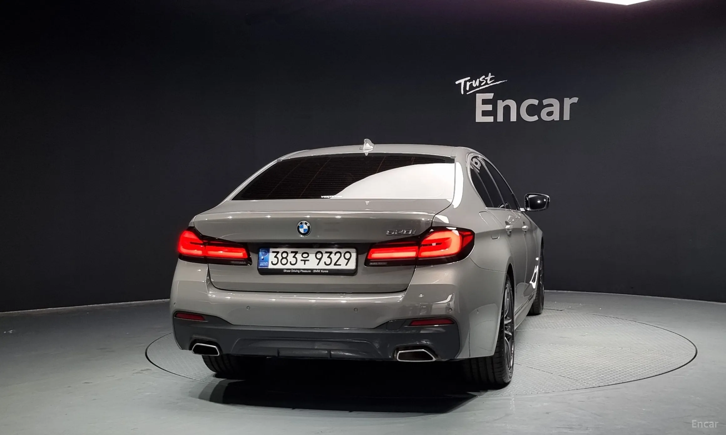 BMW 5 Series (G30) превью 3