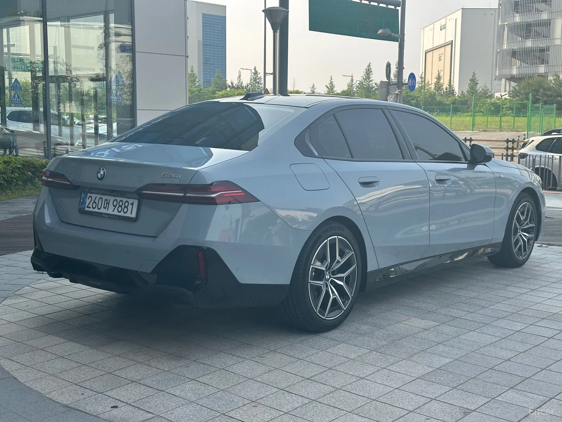 BMW 5 Series (G60) превью 2