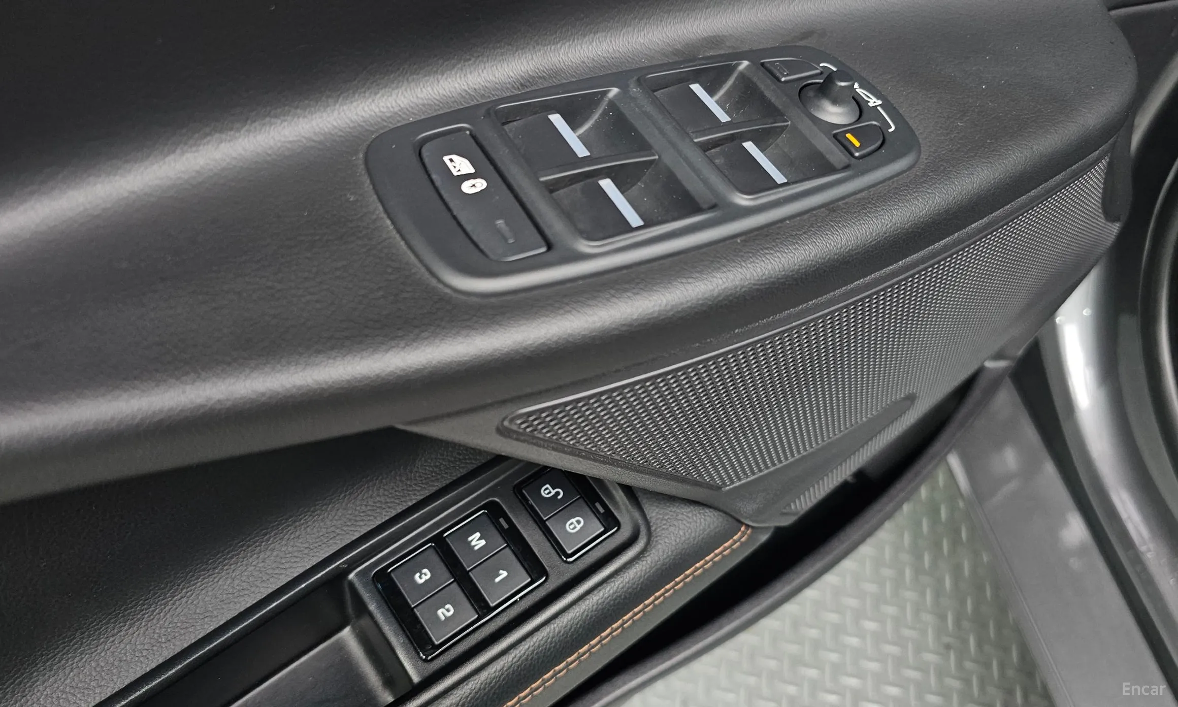 Jaguar XE превью 12