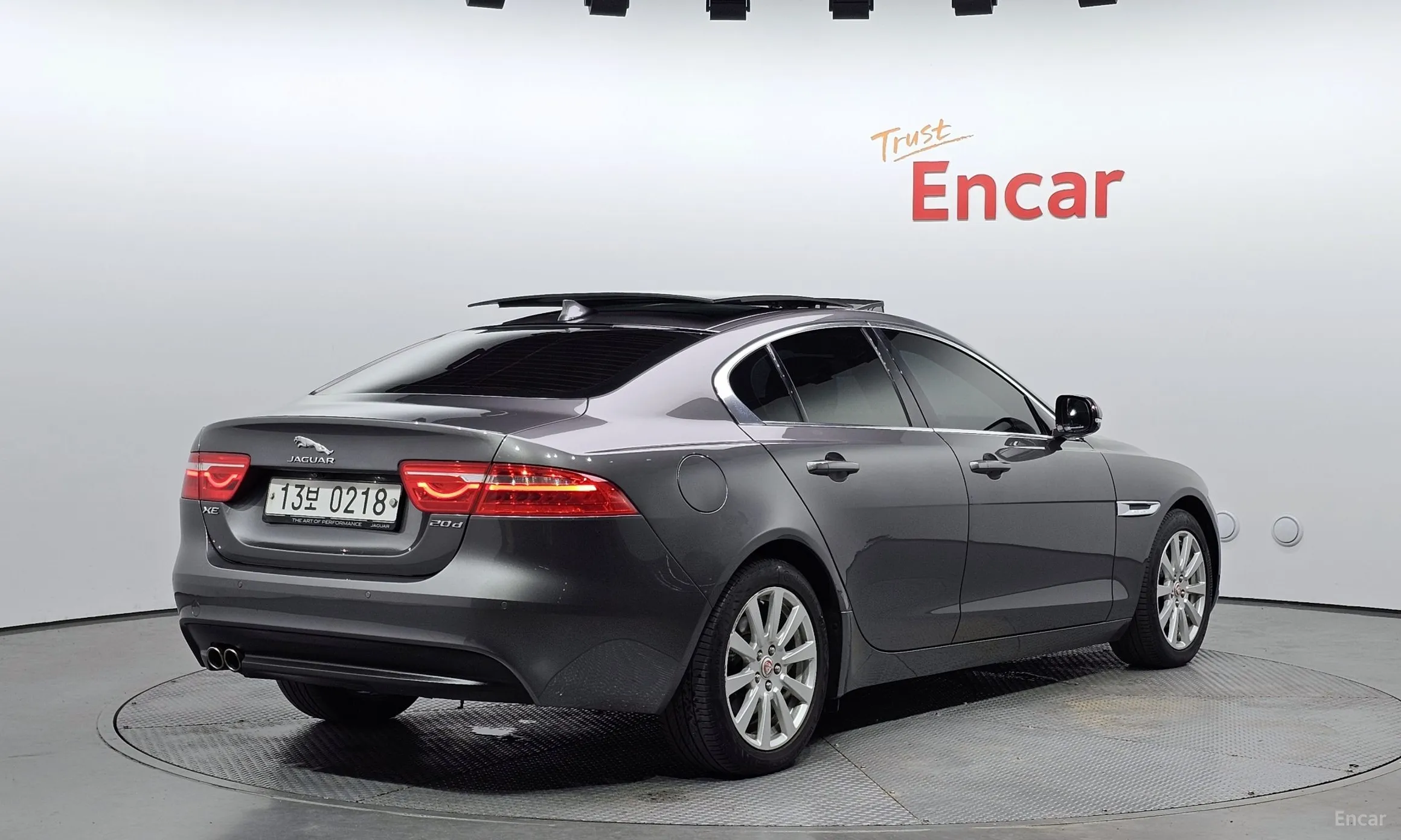 Jaguar XE
