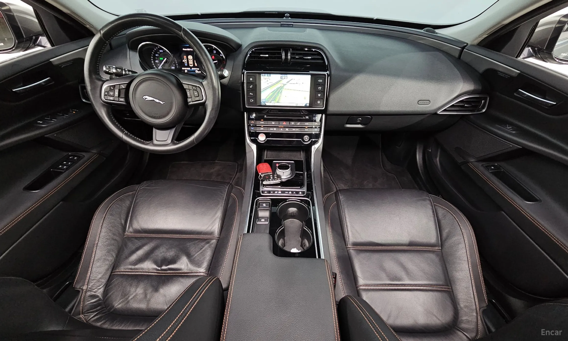 Jaguar XE превью 7