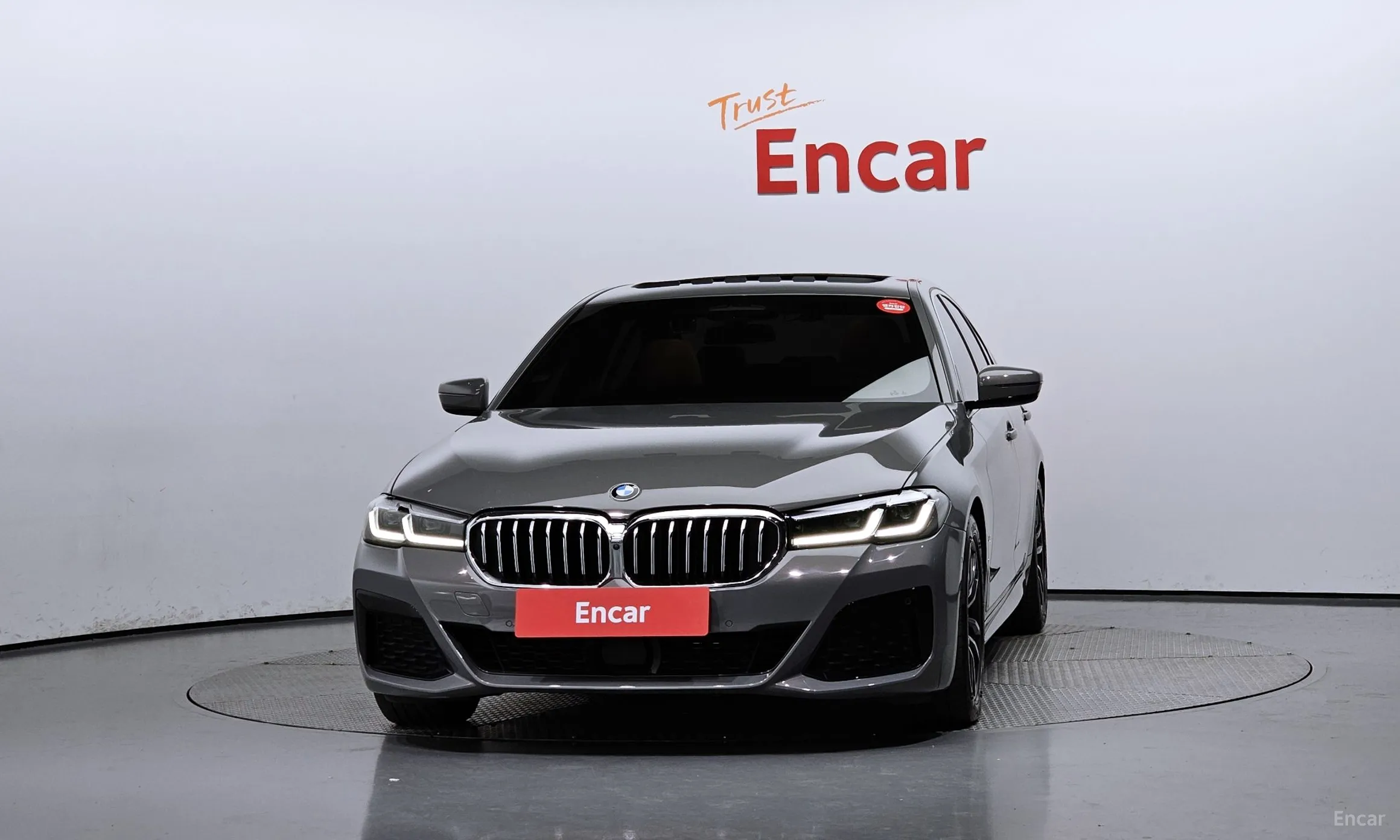 BMW 5 Series (G30) превью 2