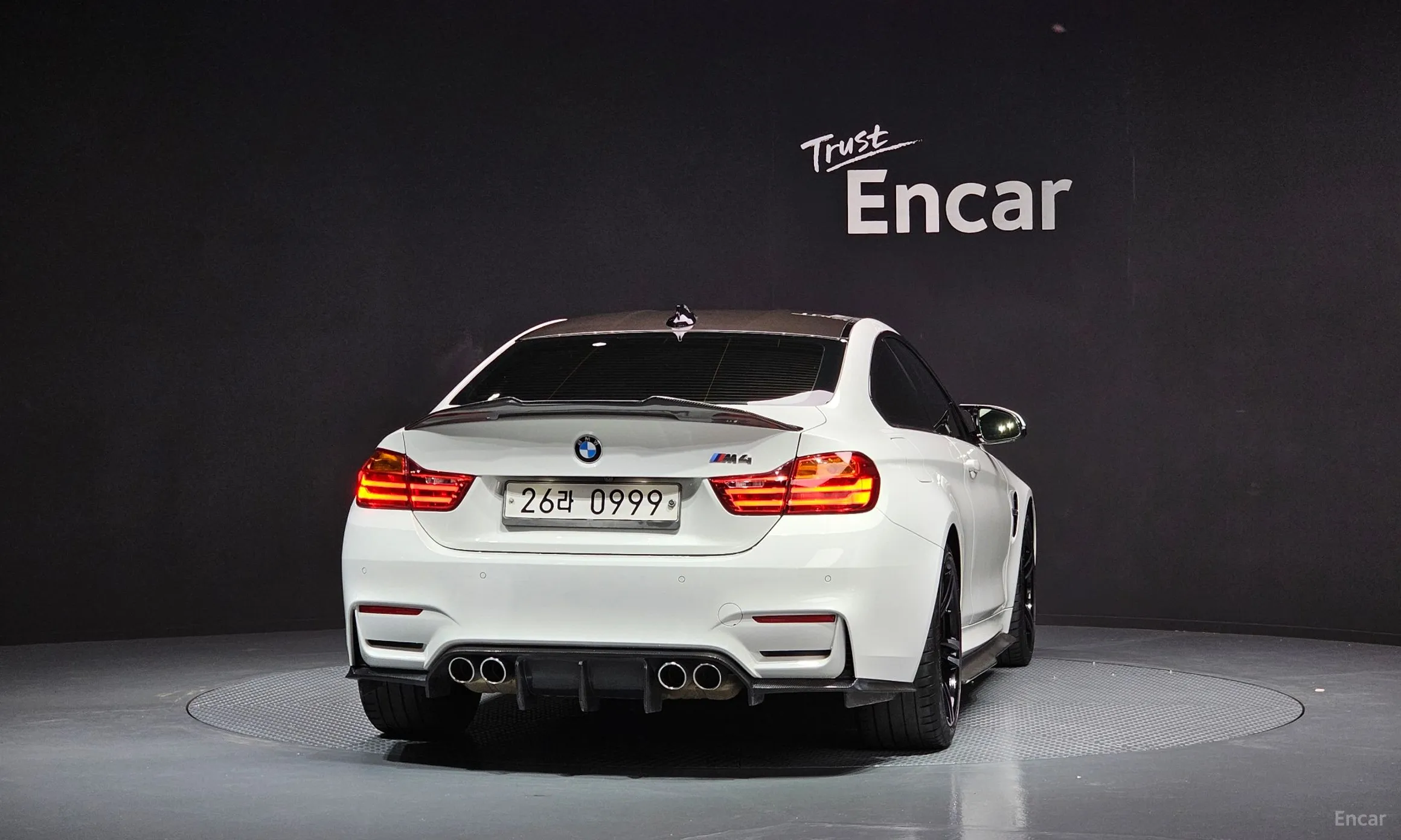 BMW M4 (F82) превью 3