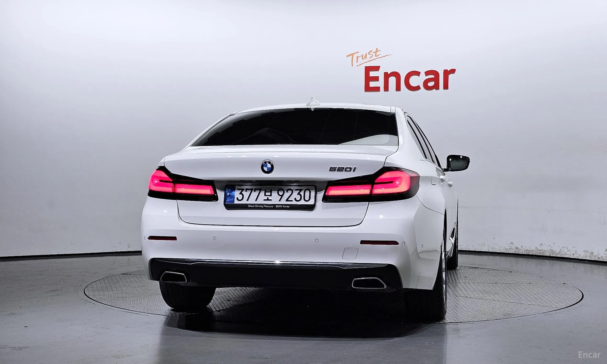 BMW 5 Series (G30) превью 3