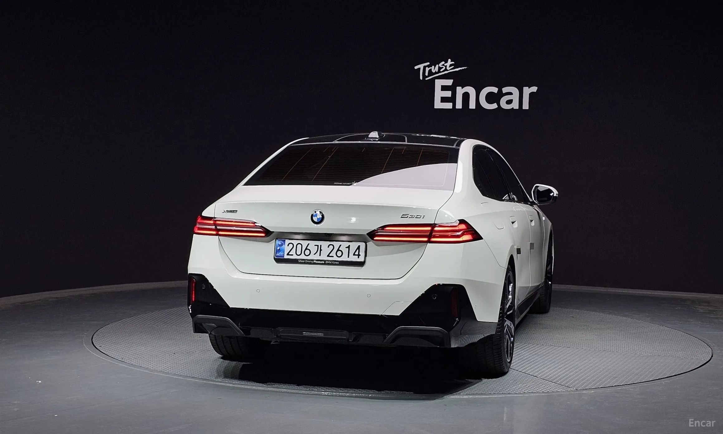 BMW 5 Series (G60) превью 3