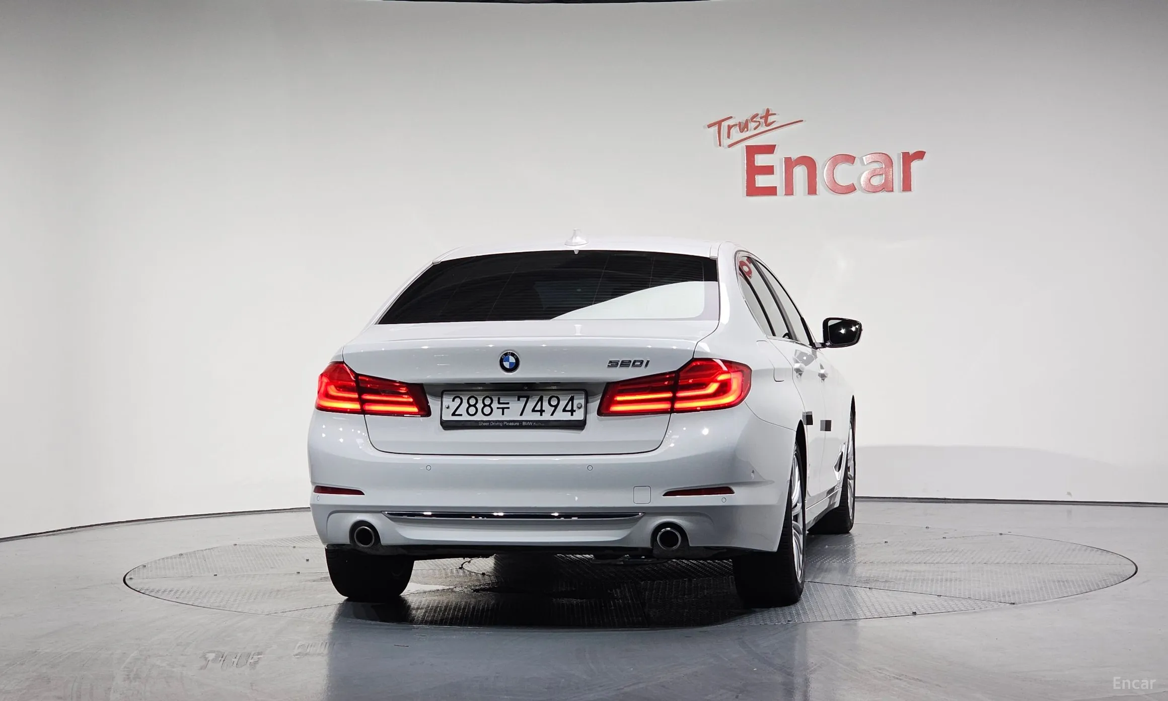 BMW 5 Series (G30) превью 3