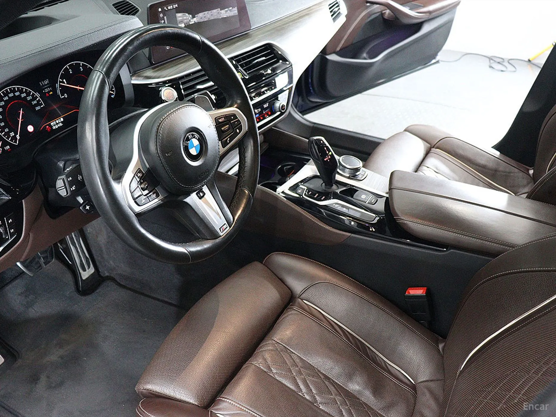 BMW 5 Series (G30) превью 4