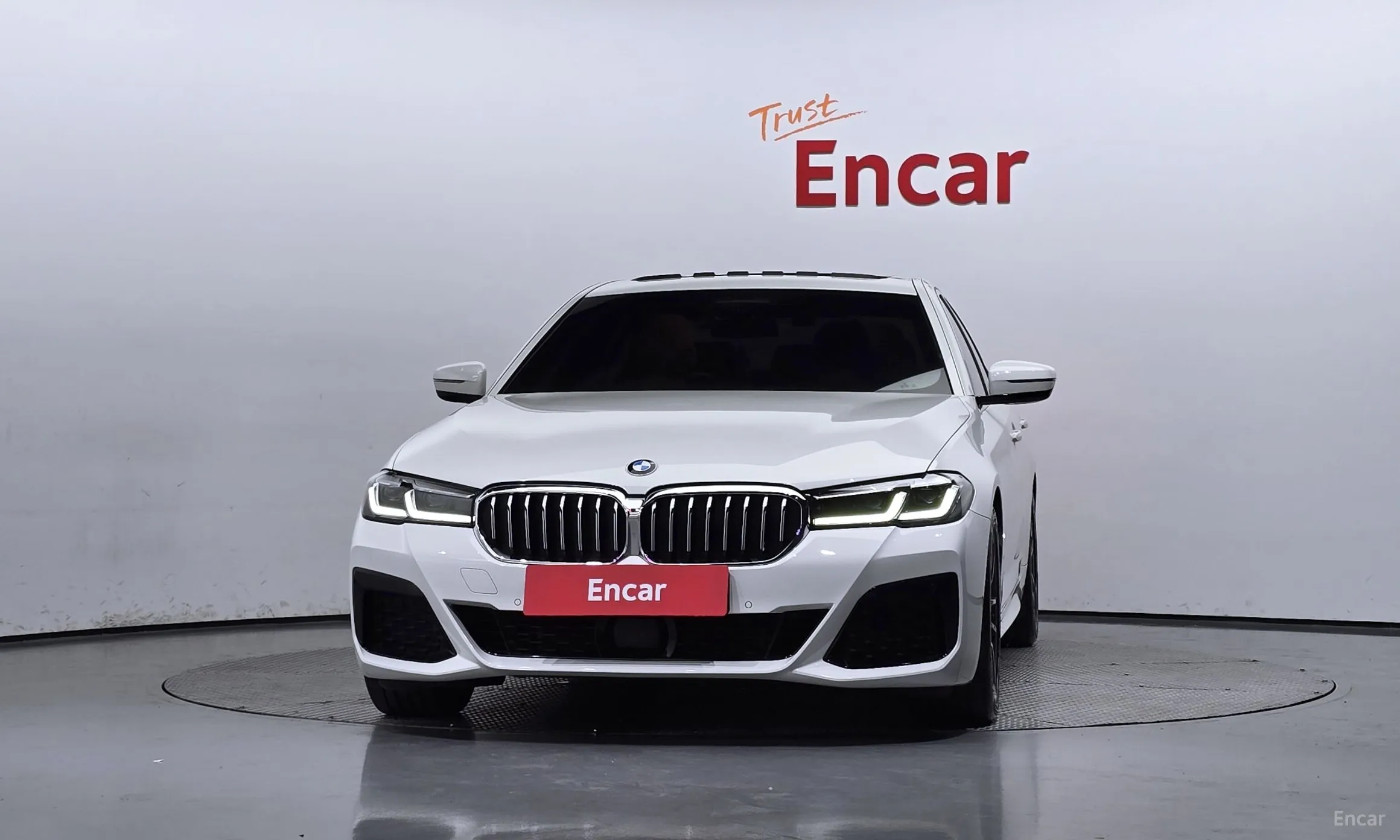 BMW 5 Series (G30) превью 2