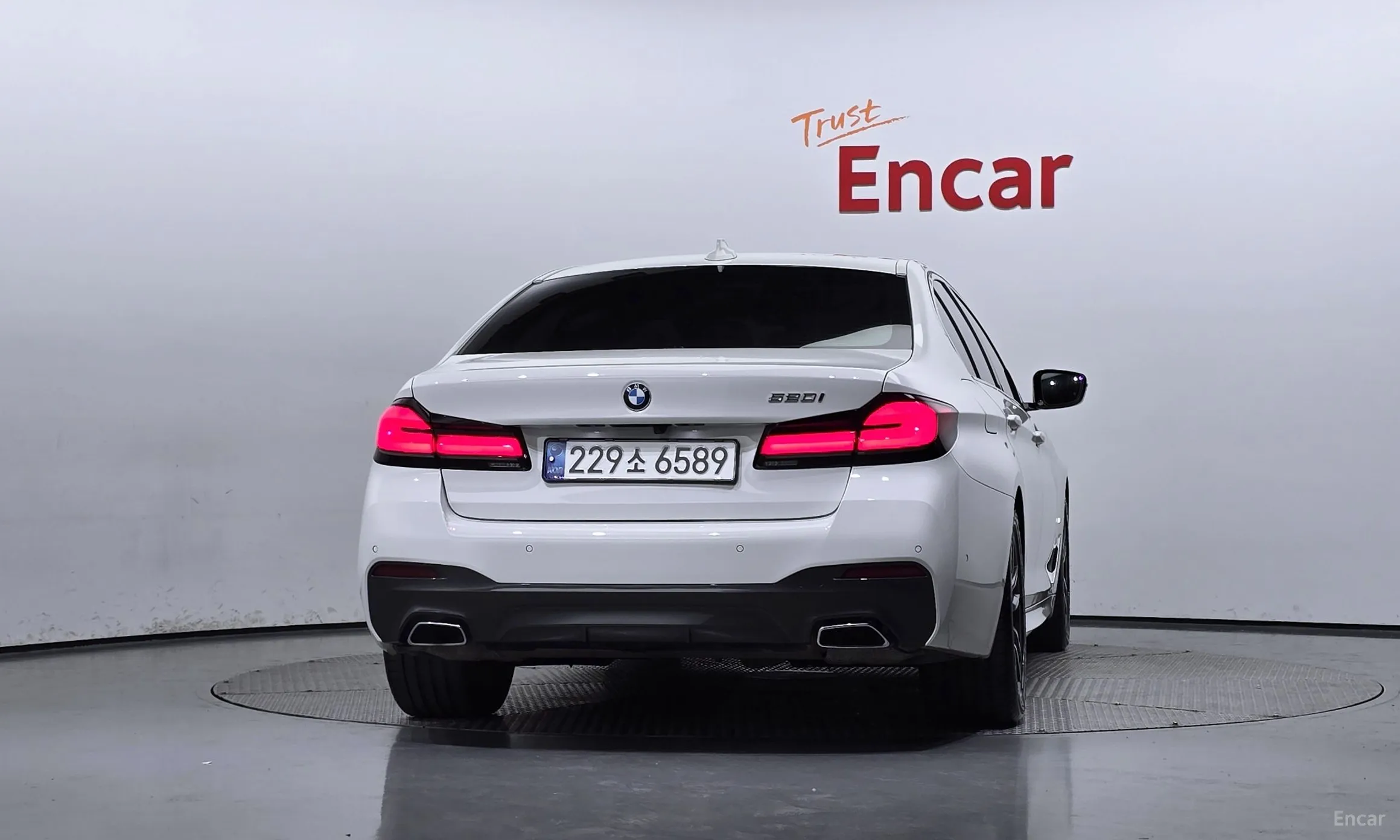 BMW 5 Series (G30) превью 3