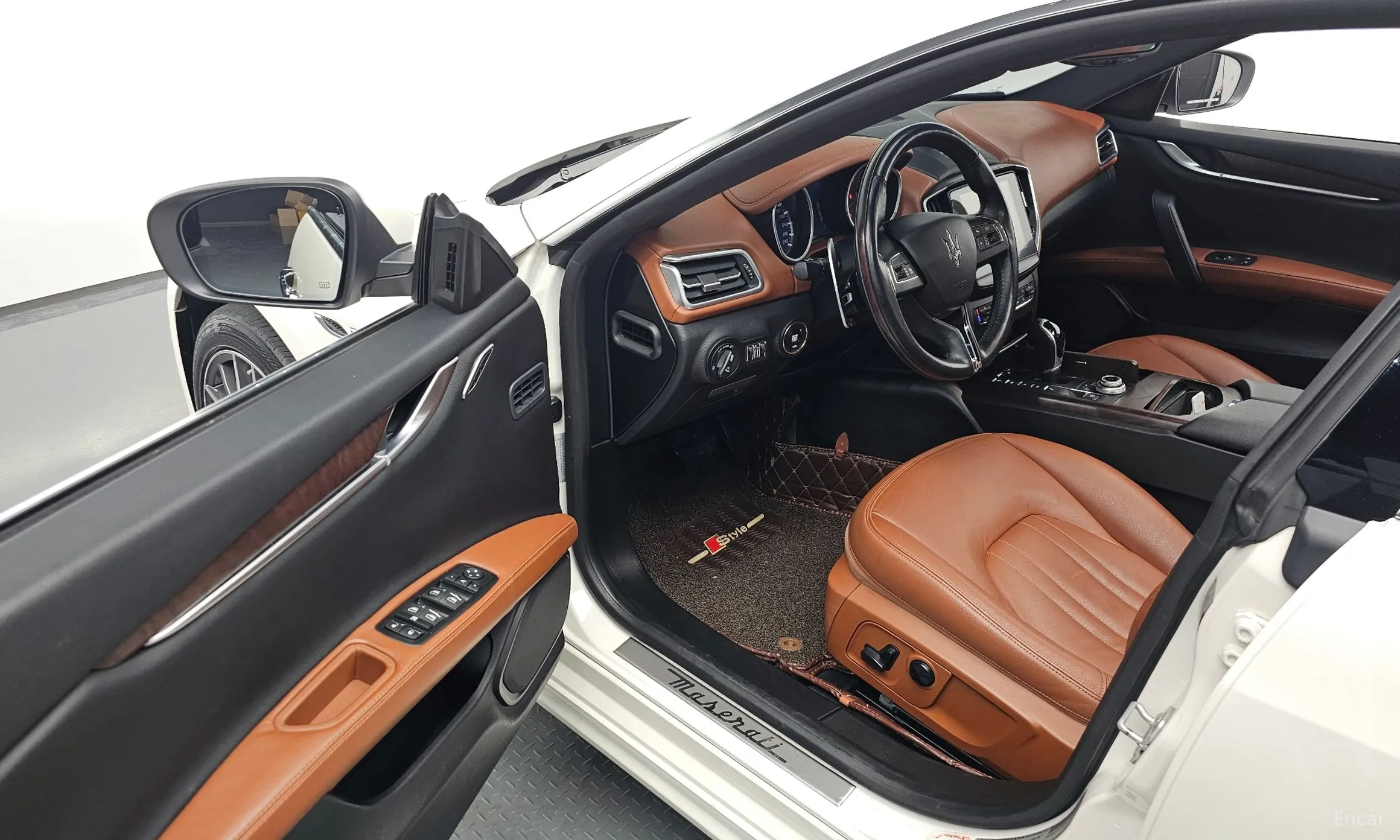 Maserati Ghibli превью 12