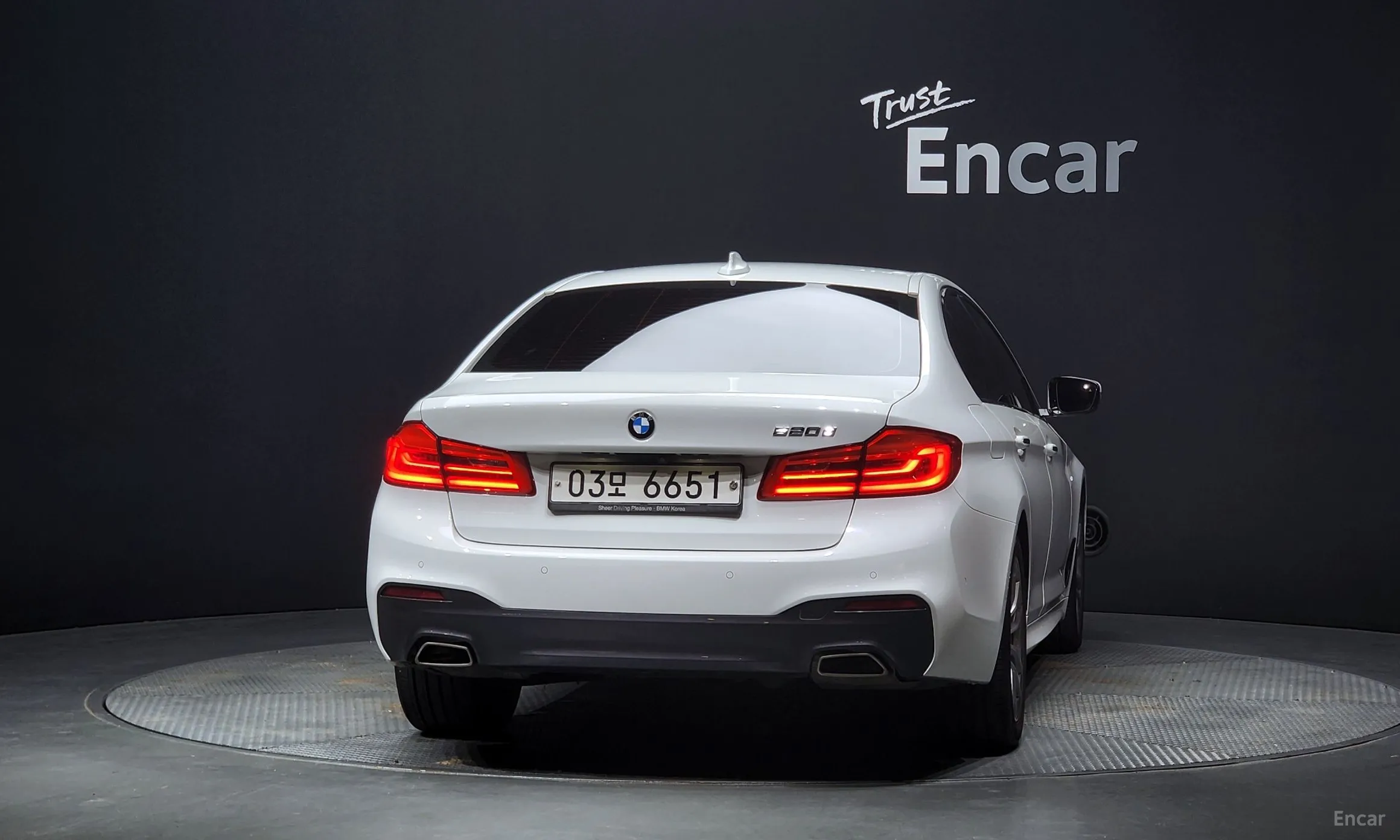 BMW 5 Series (G30) превью 3