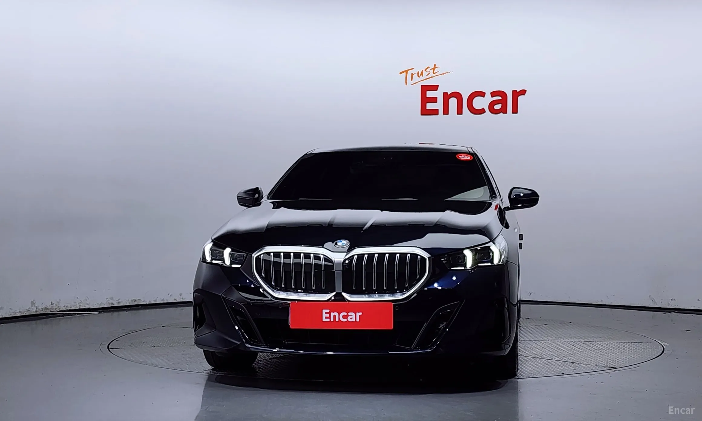 BMW 5 Series (G60) превью 2