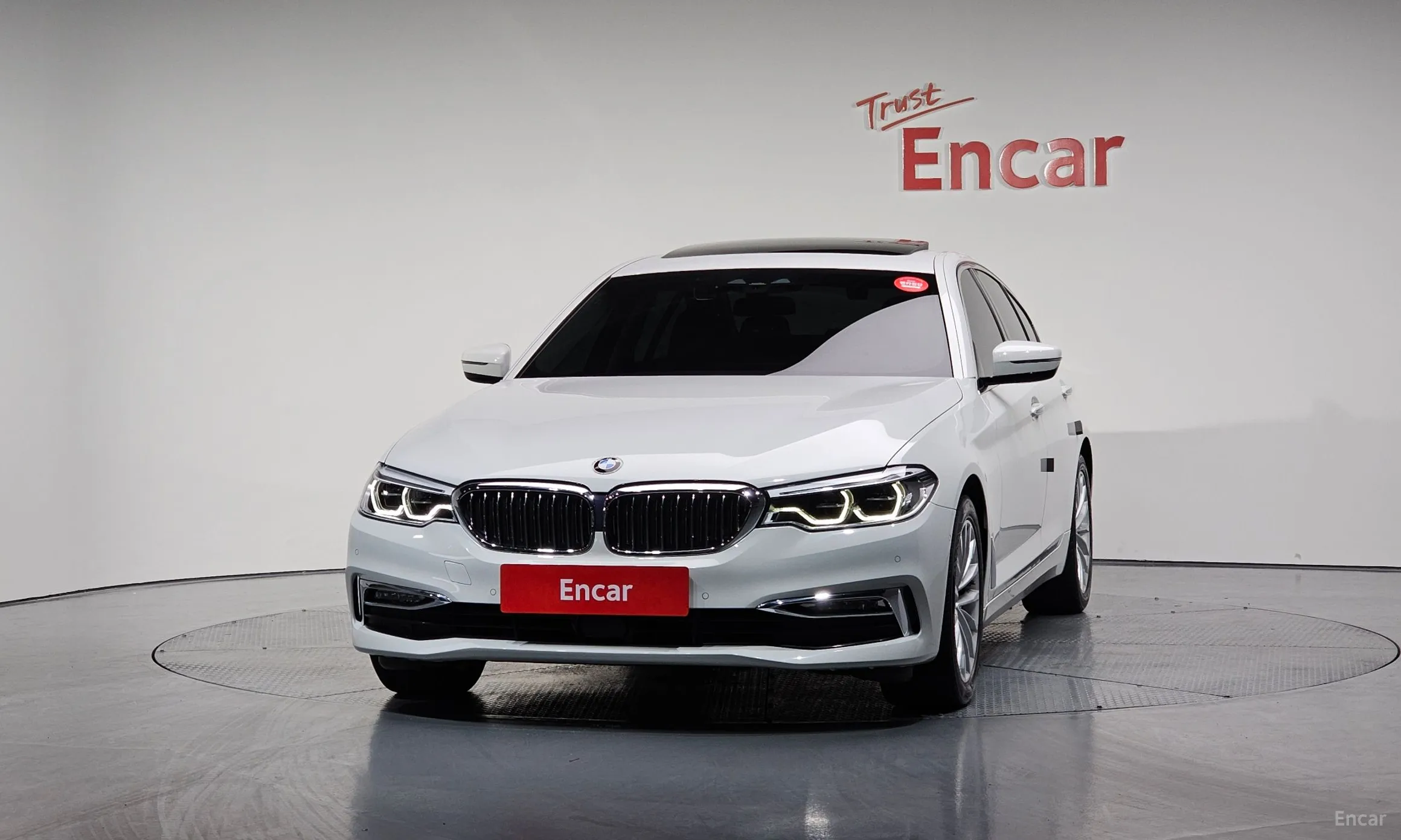 BMW 5 Series (G30) превью 2