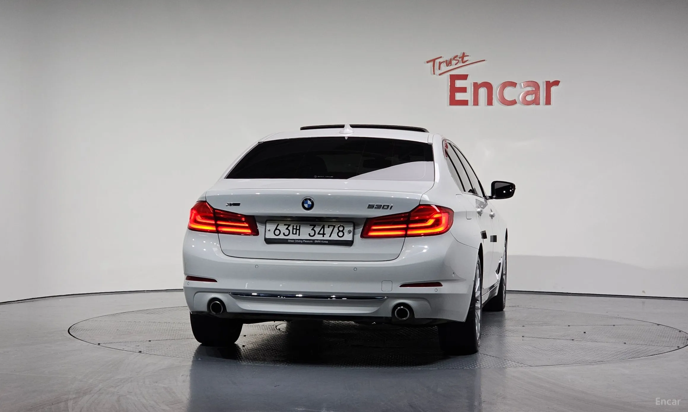 BMW 5 Series (G30) превью 3