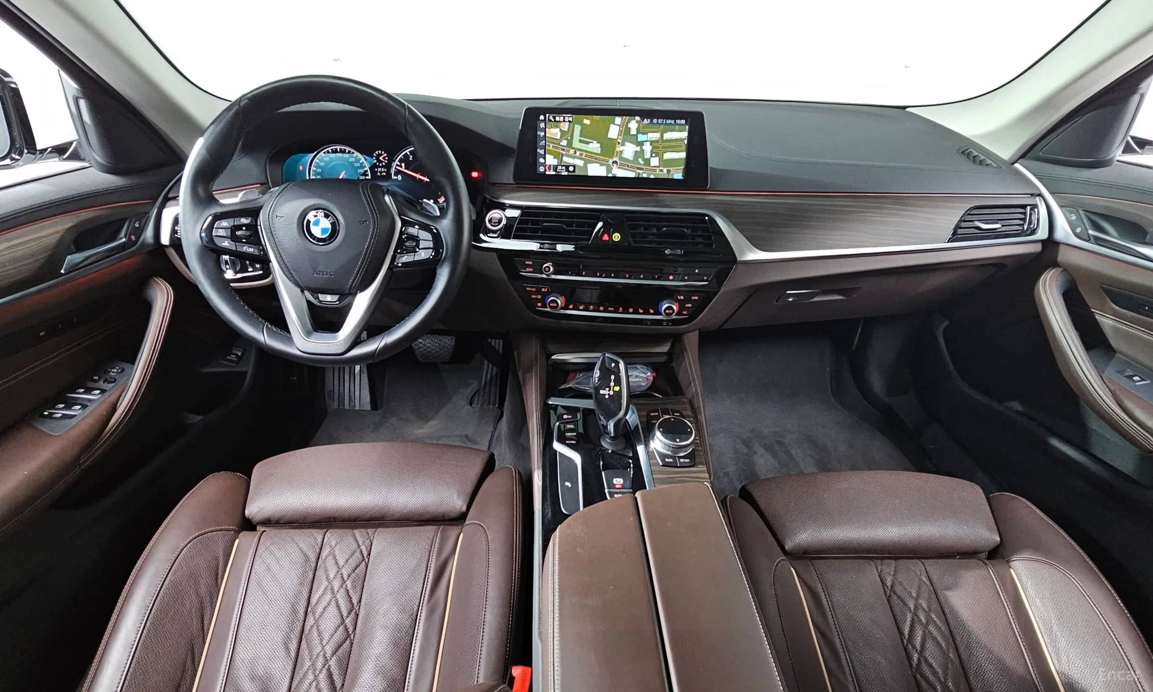 BMW 5 Series (G30) превью 4
