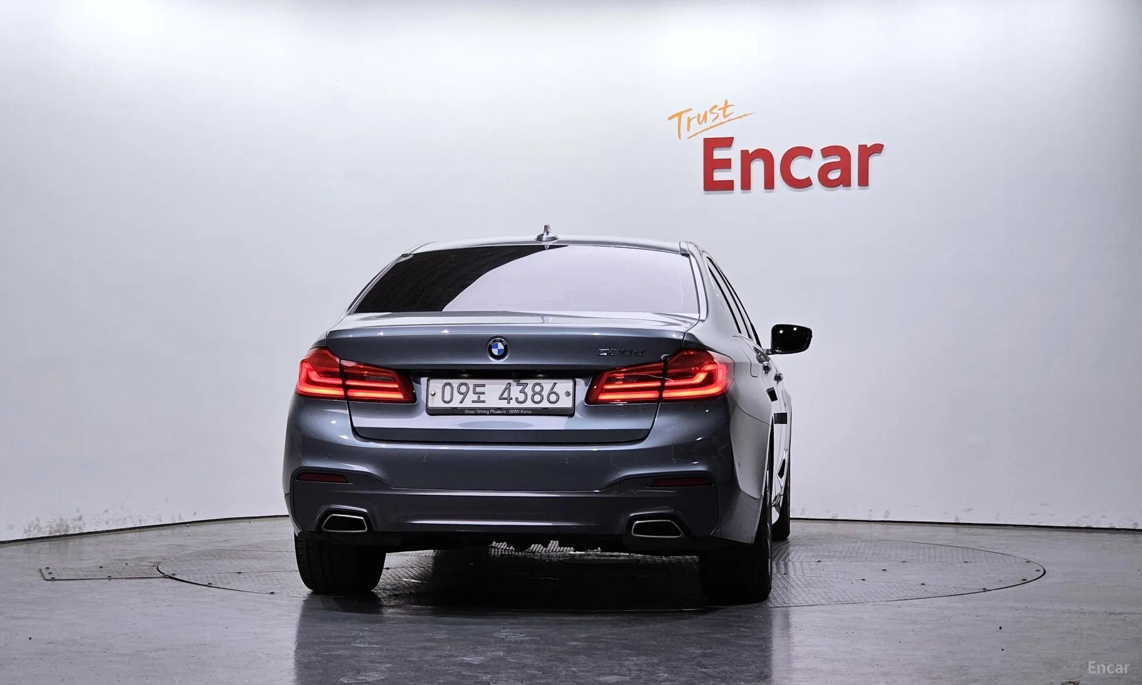 BMW 5 Series (G30) превью 3