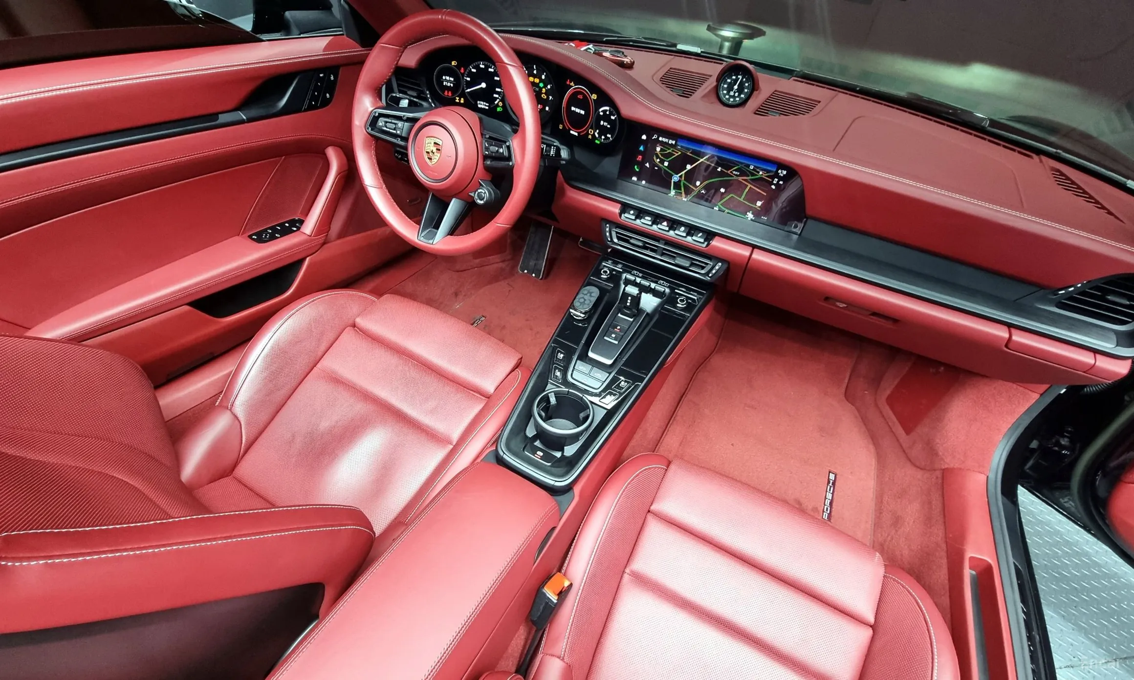 Porsche 911 (992) превью 4