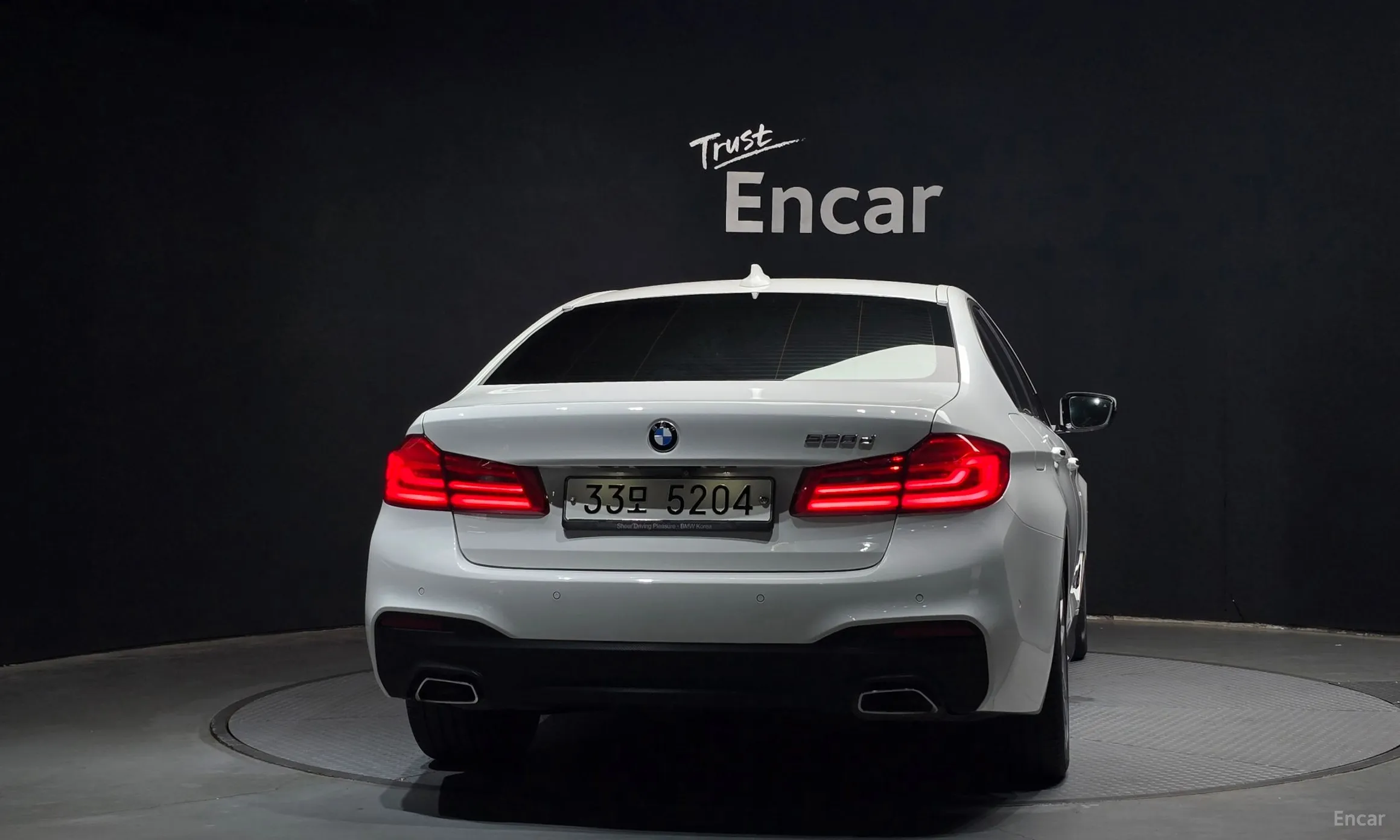 BMW 5 Series (G30) превью 3