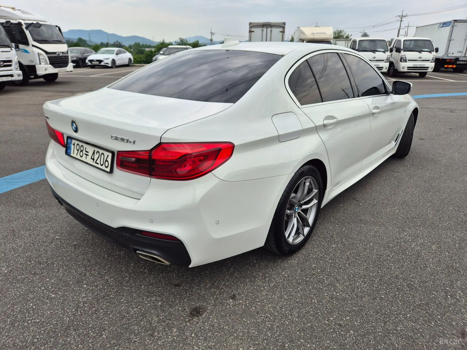 BMW 5 Series (G30) превью 3