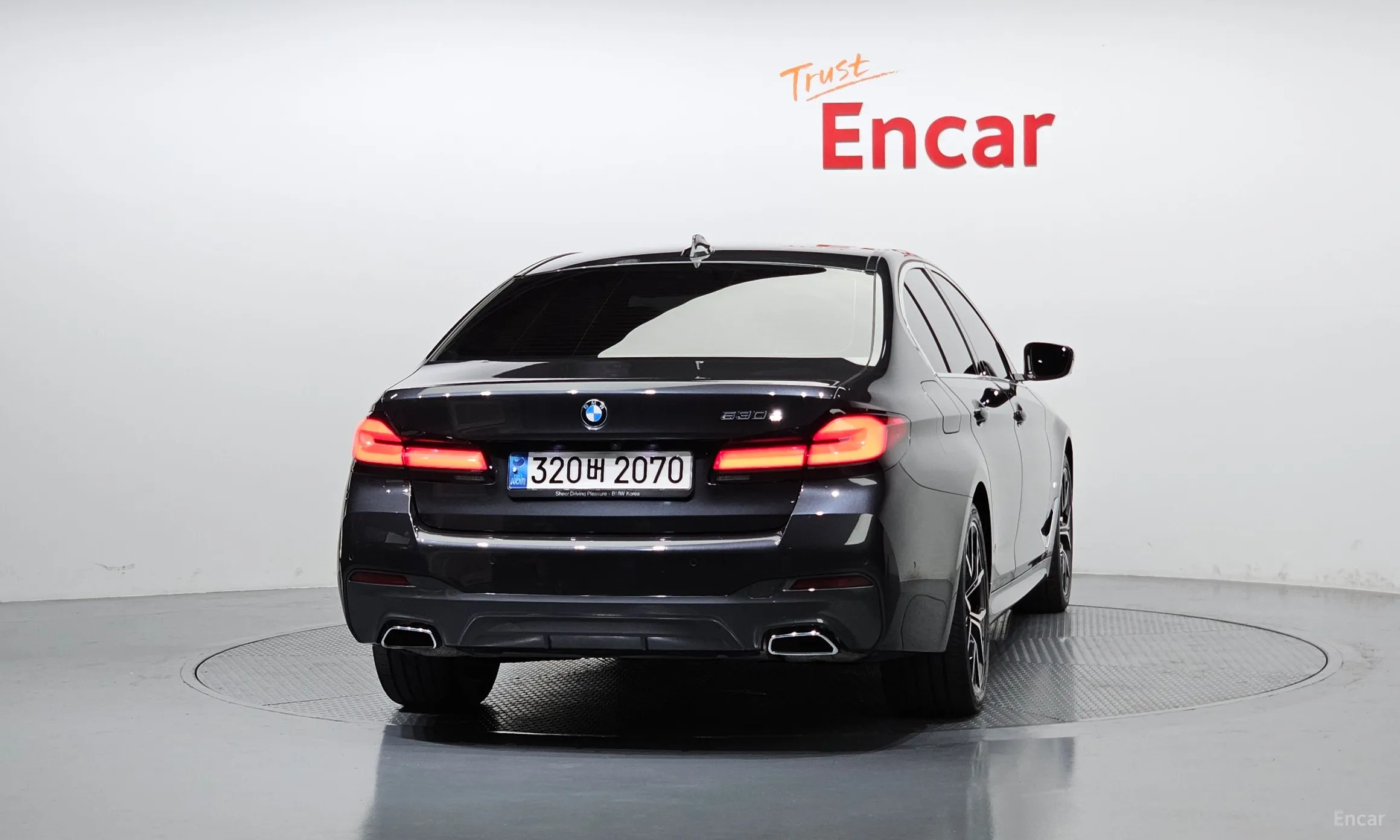 BMW 5 Series (G30) превью 3
