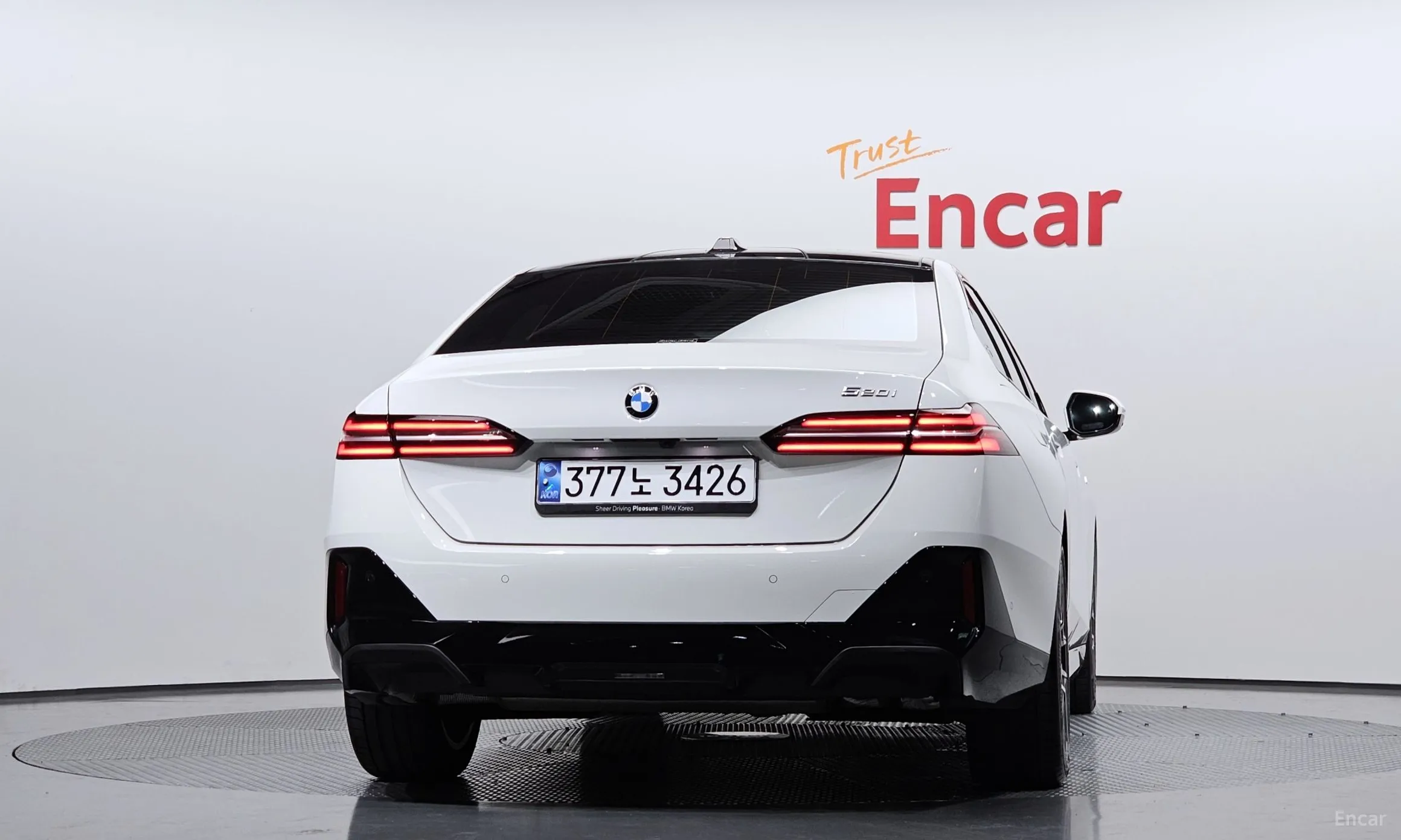 BMW 5 Series (G60) превью 3