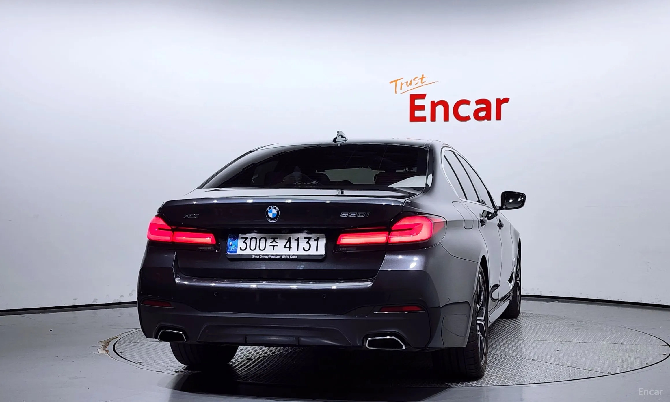 BMW 5 Series (G30) превью 3