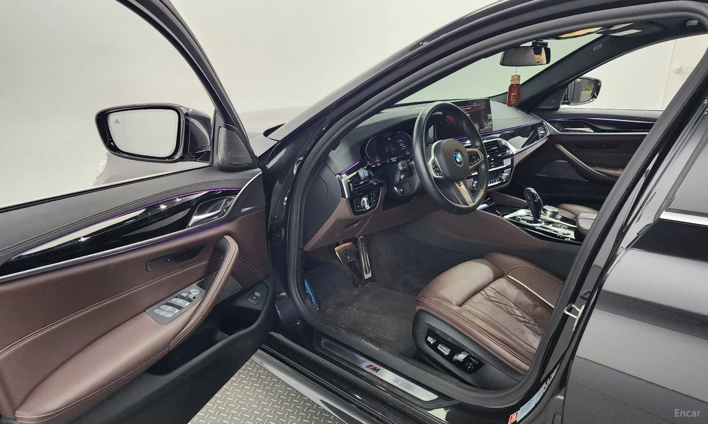 BMW 5 Series (G30) превью 4