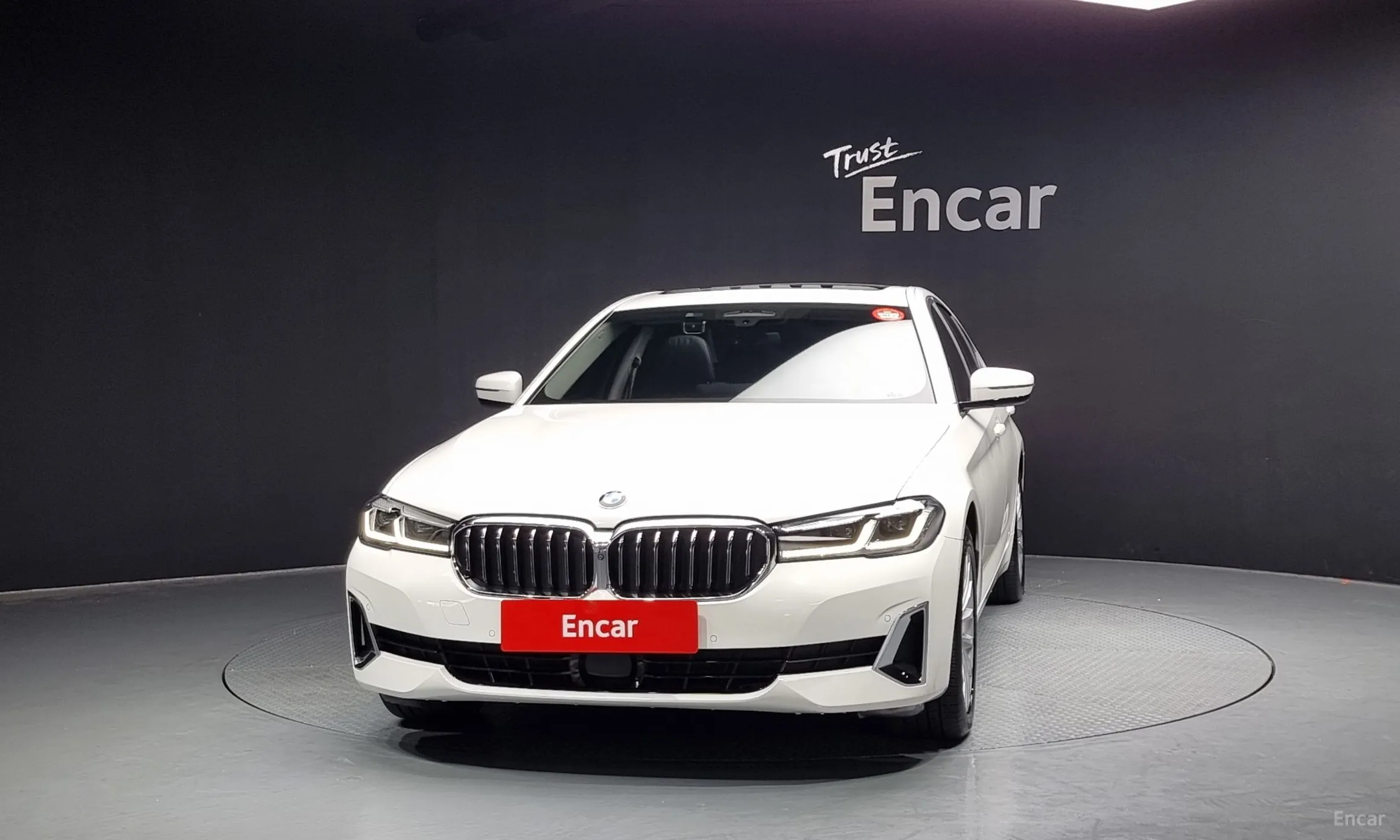 BMW 5 Series (G30) превью 2