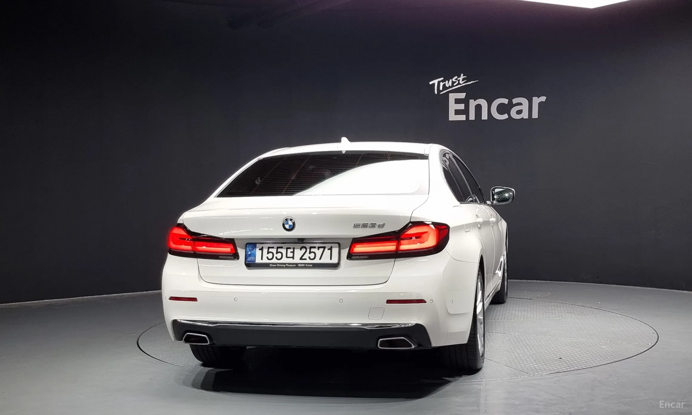 BMW 5 Series (G30) превью 3
