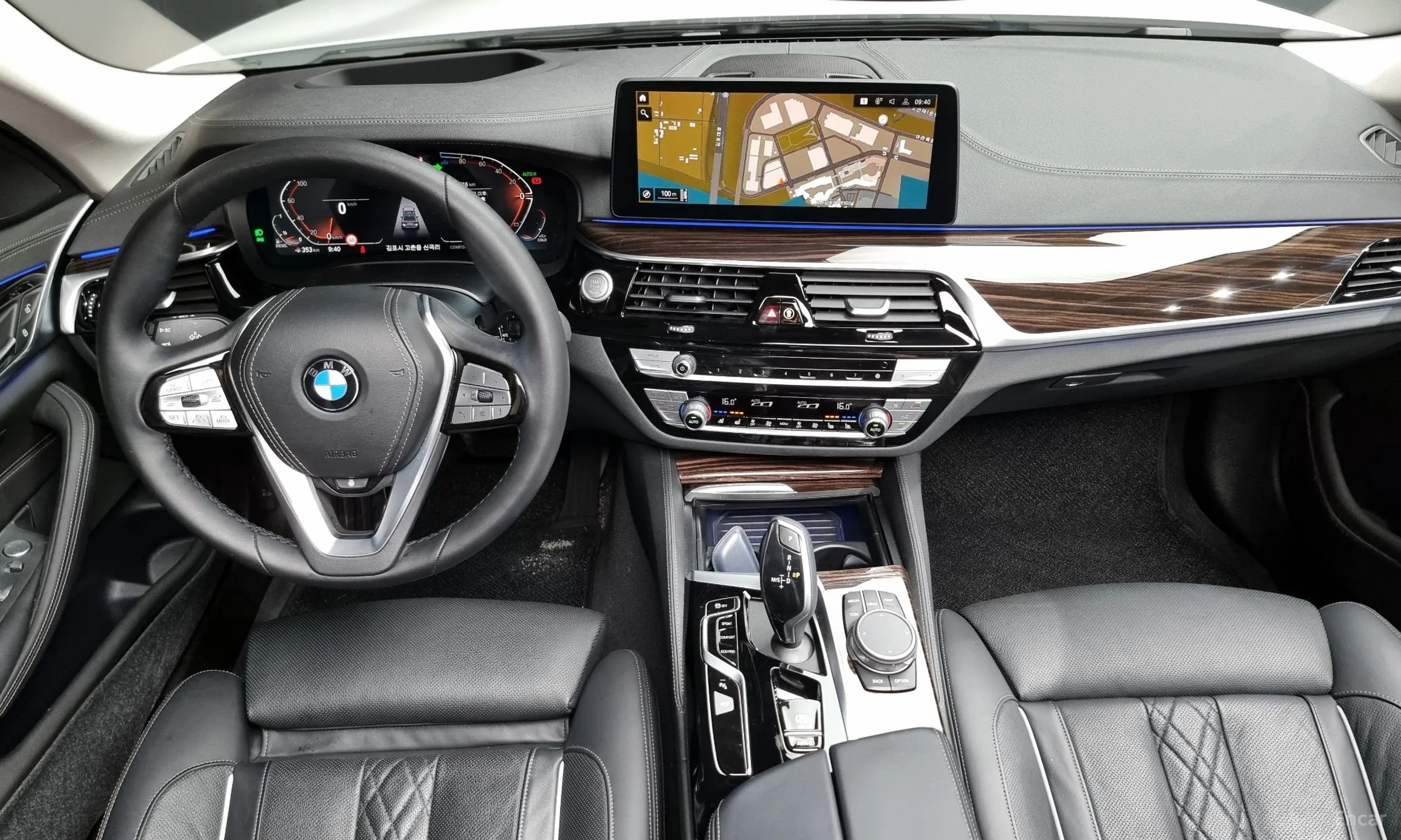 BMW 5 Series (G30) превью 4