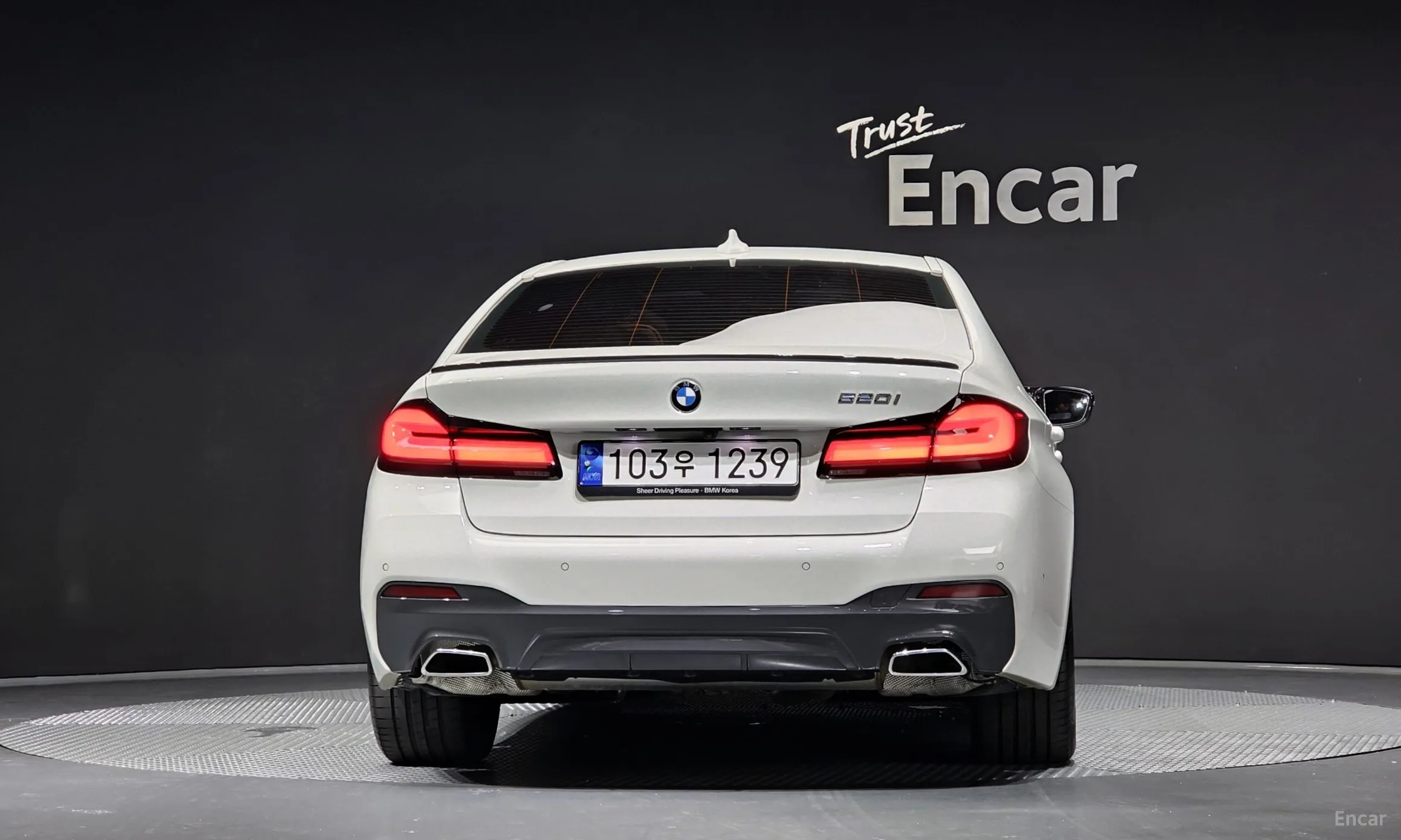 BMW 5 Series (G30) превью 3