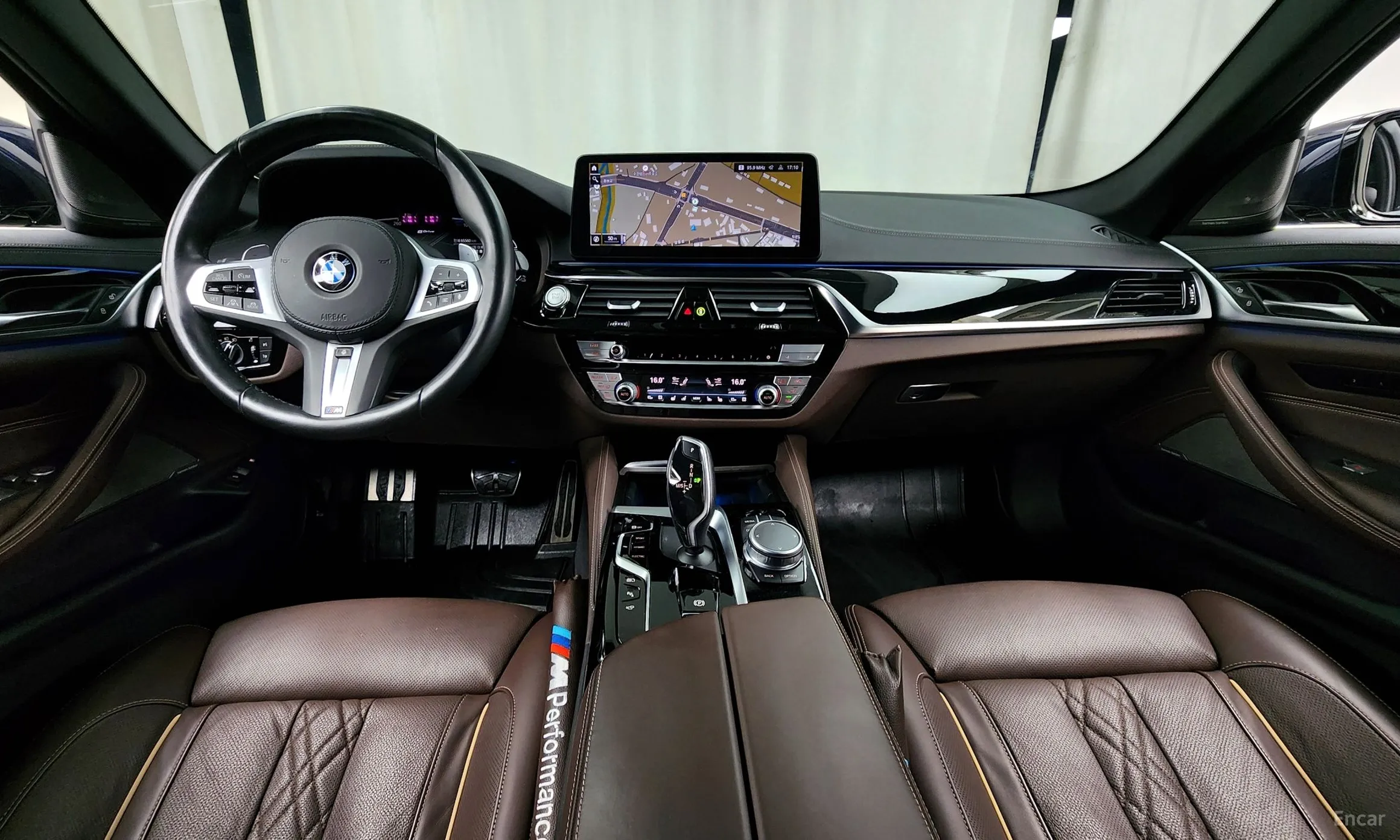 BMW 5 Series (G30) превью 4