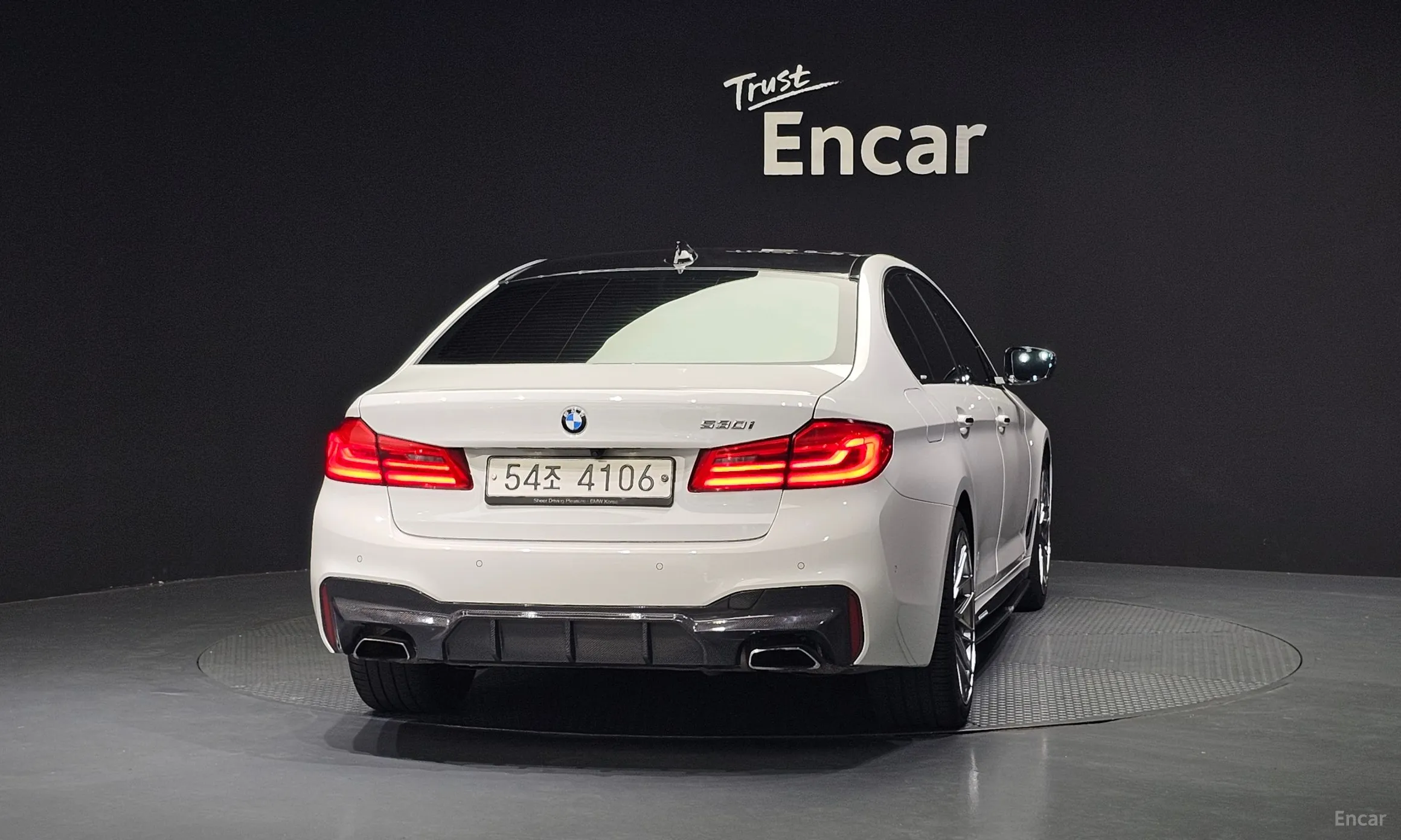 BMW 5 Series (G30) превью 3