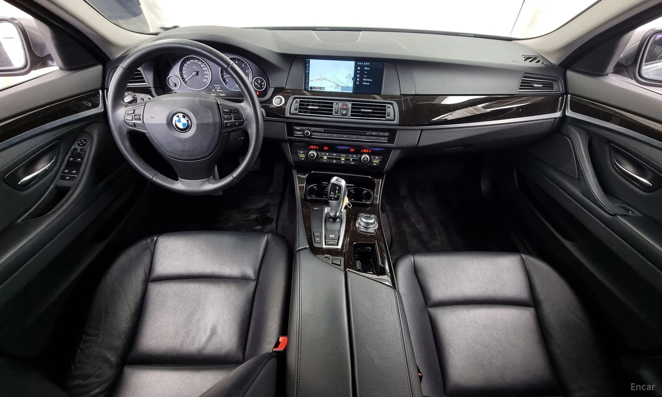BMW 5 Series (F10) превью 4