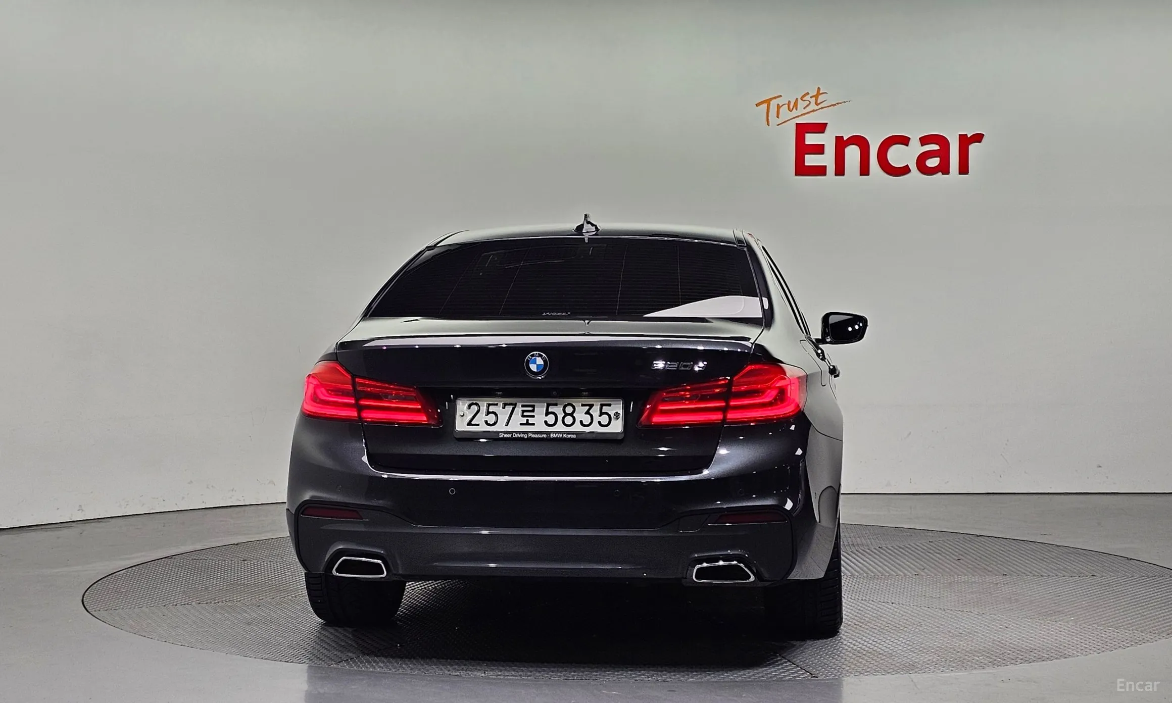 BMW 5 Series (G30) превью 3