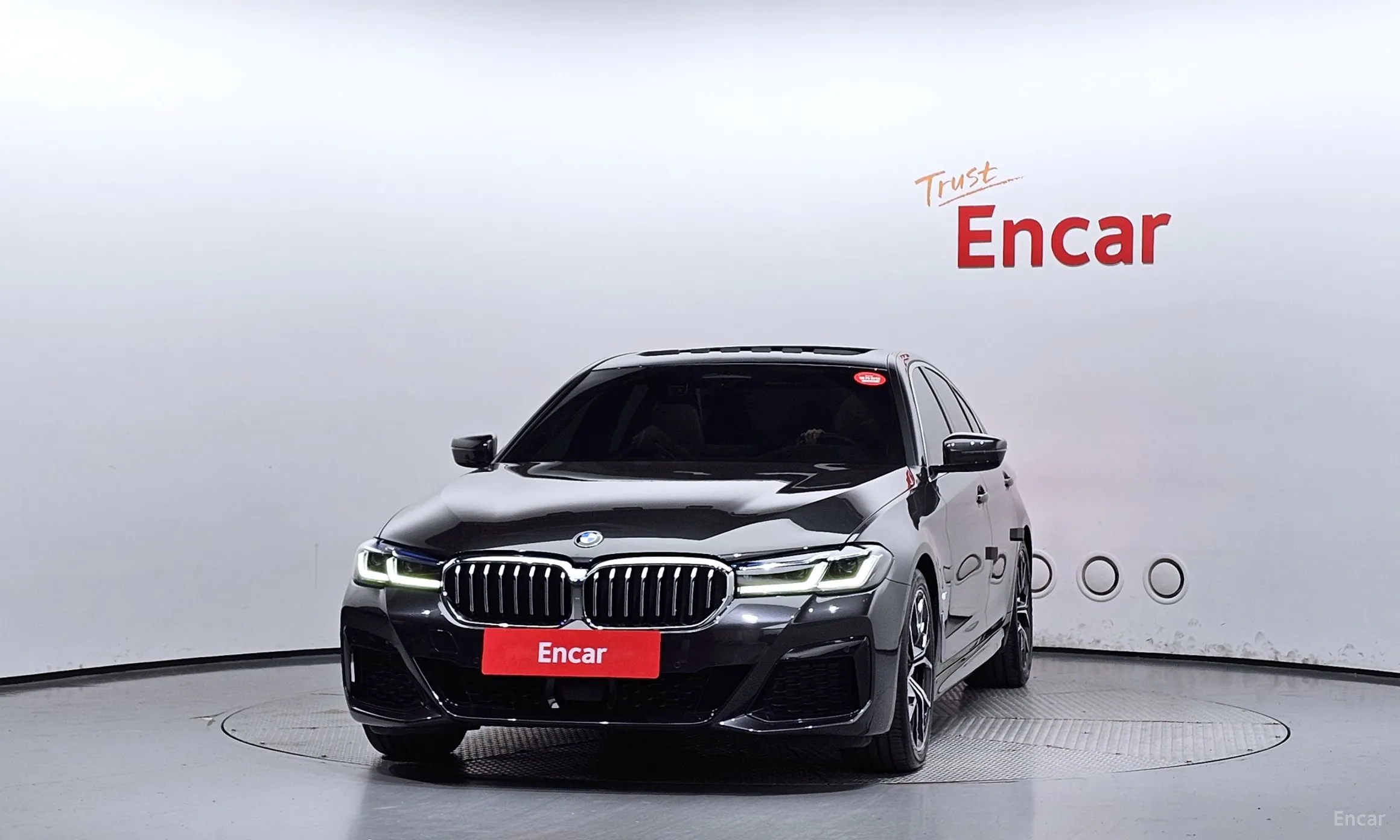 BMW 5 Series (G30) превью 2