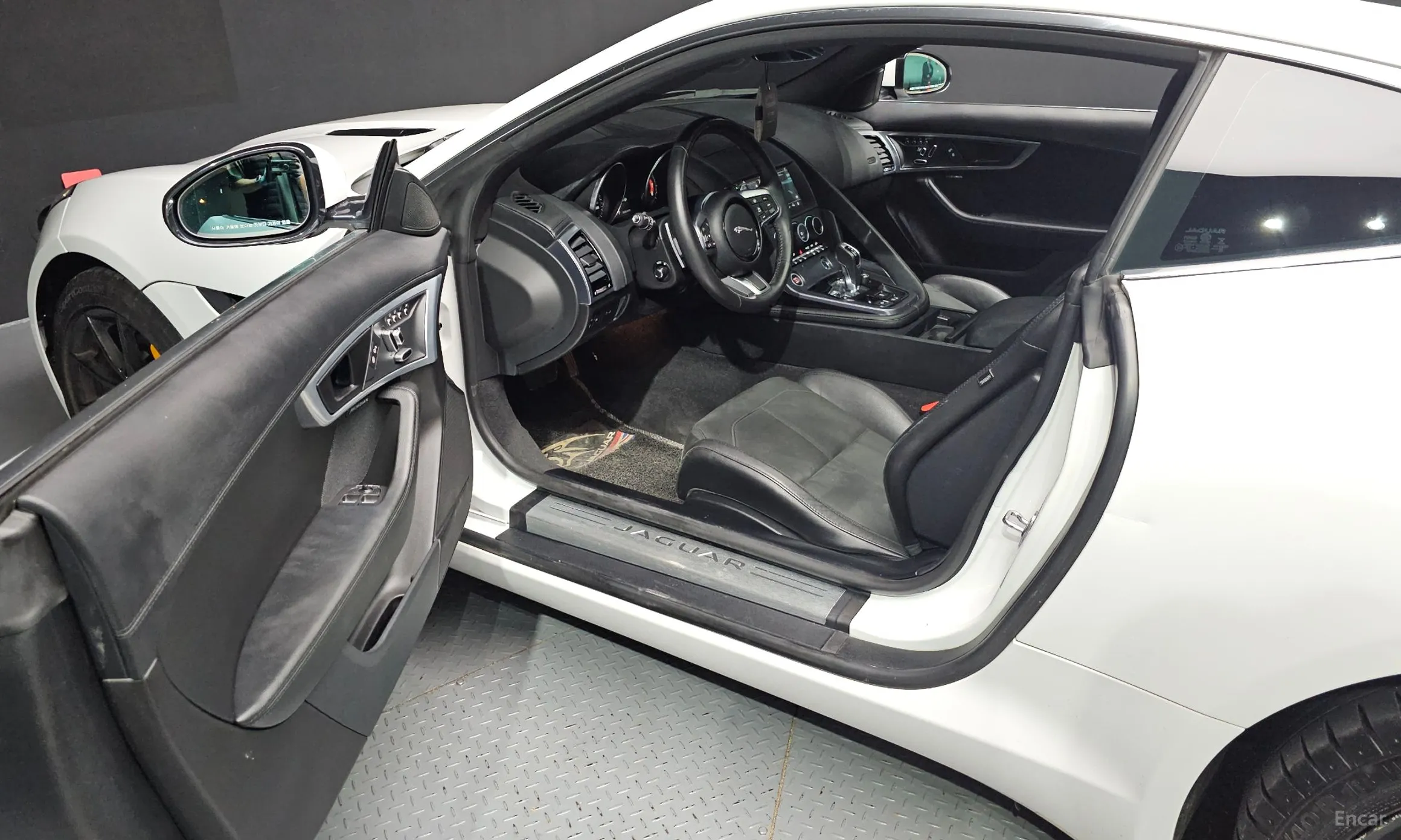 Jaguar F-TYPE превью 10