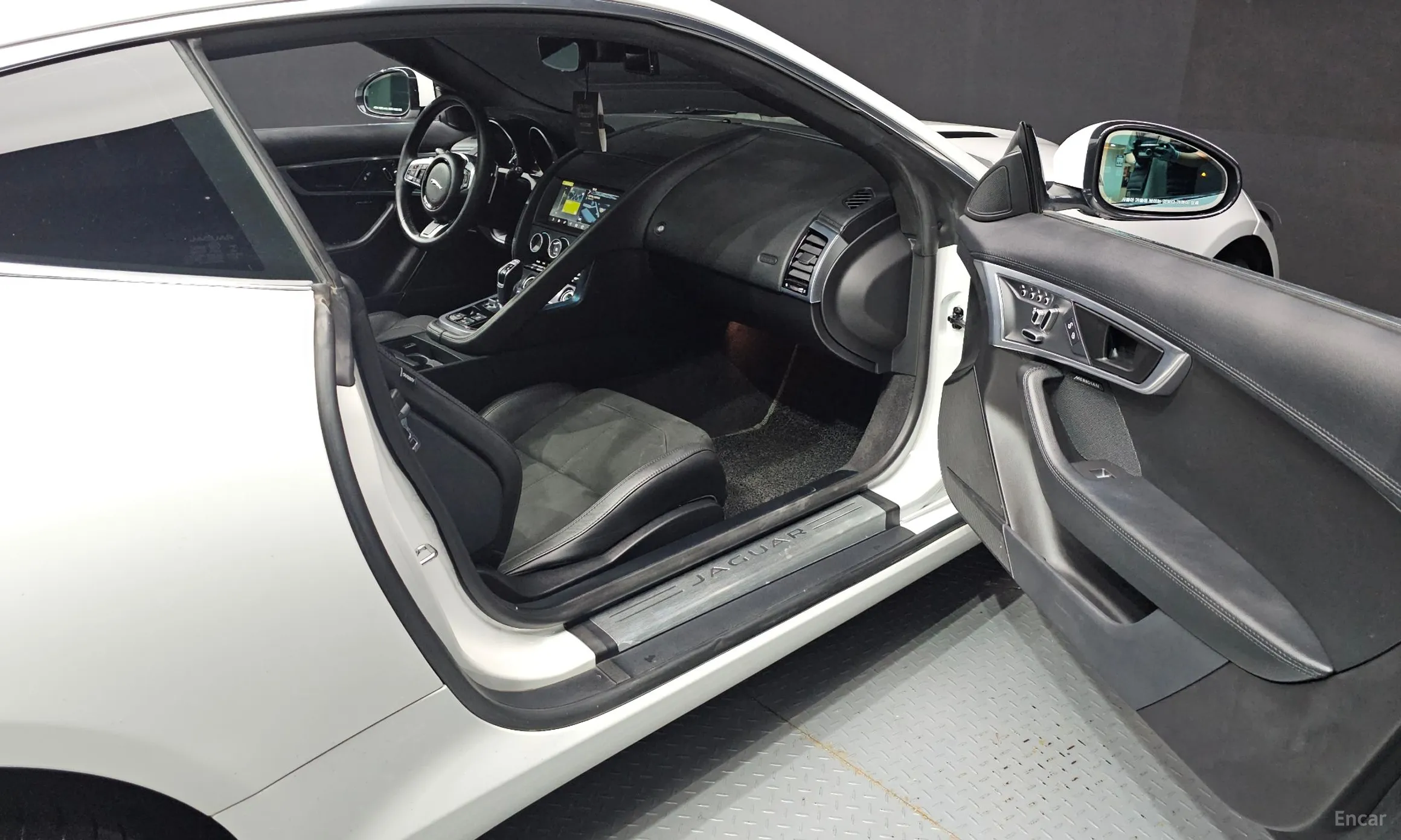 Jaguar F-TYPE превью 11