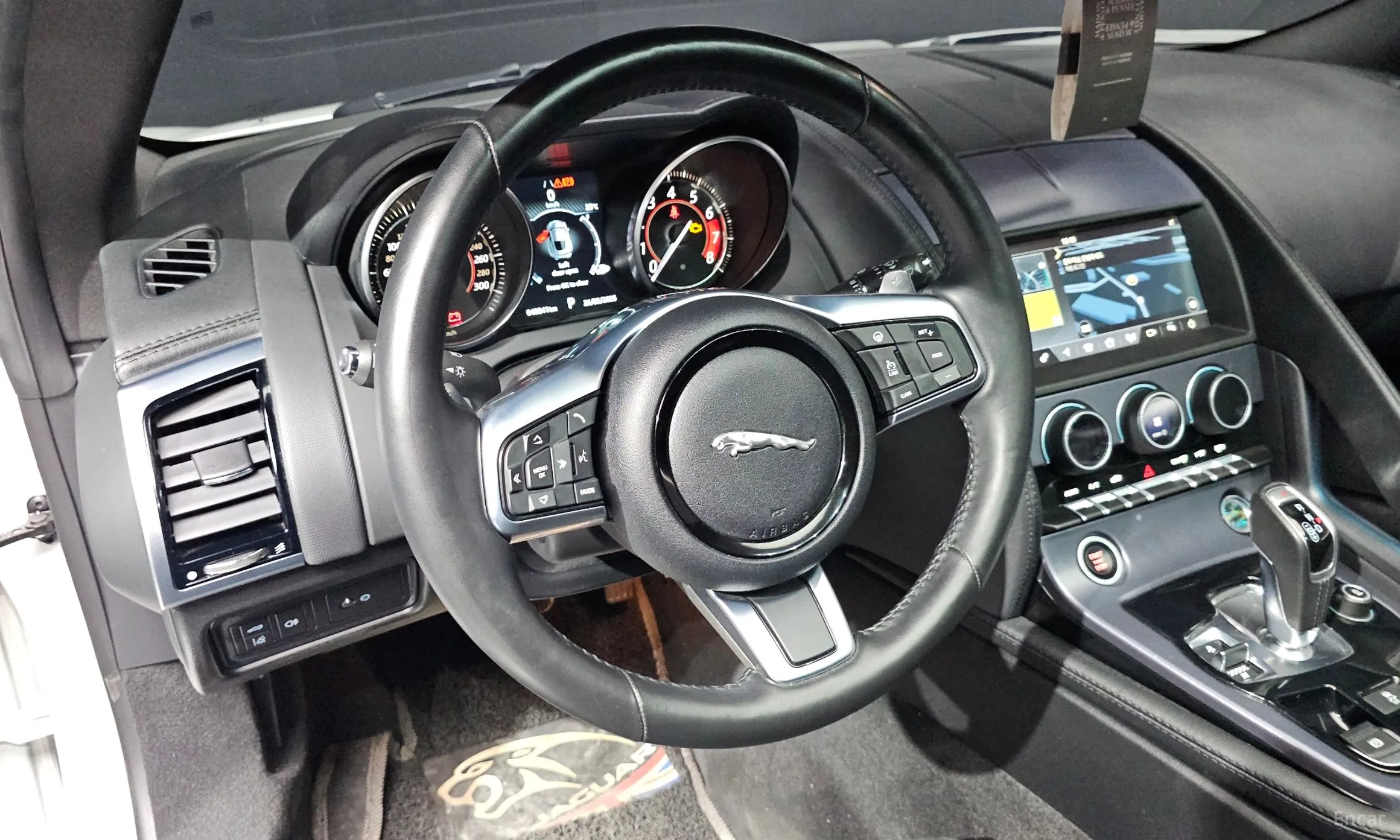 Jaguar F-TYPE превью 13