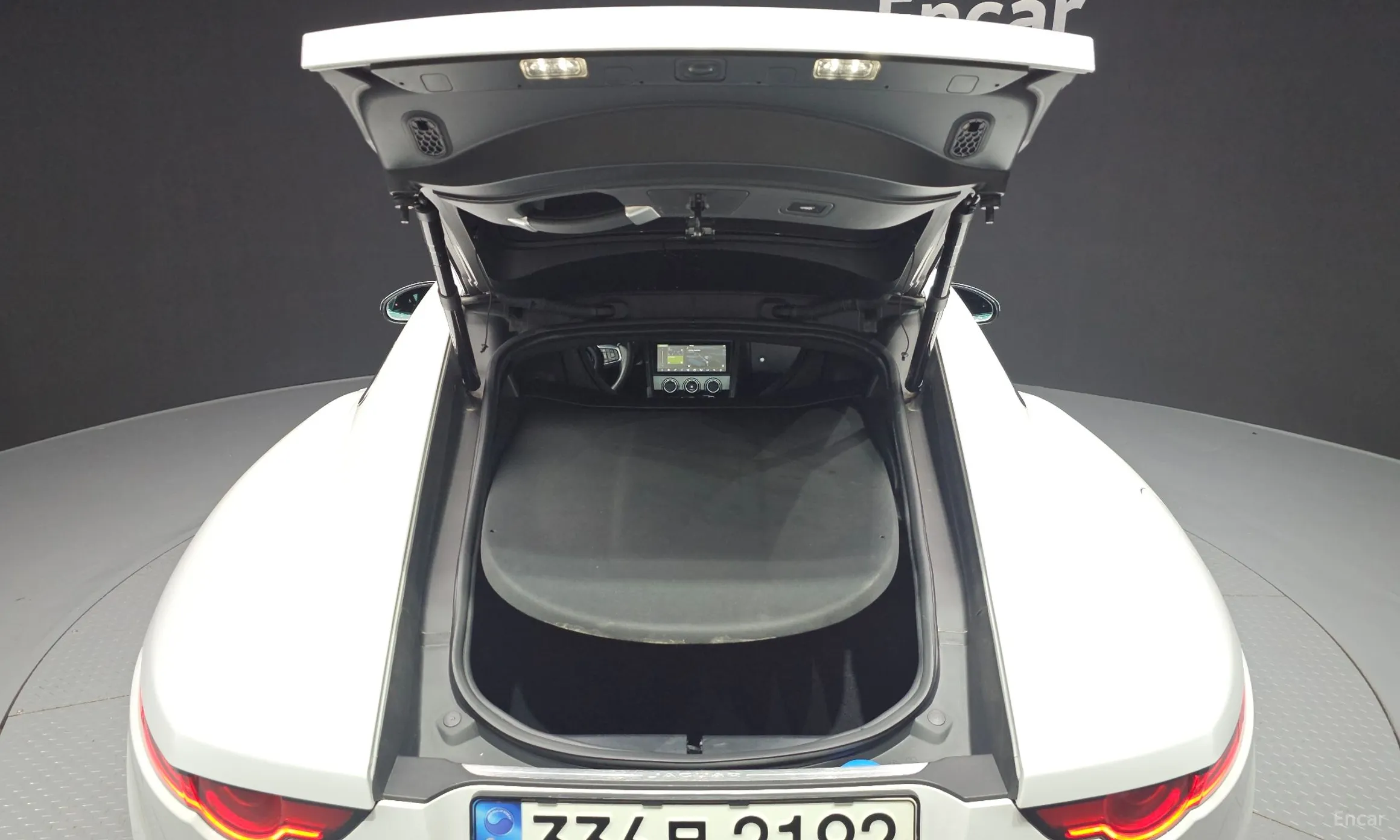 Jaguar F-TYPE превью 20