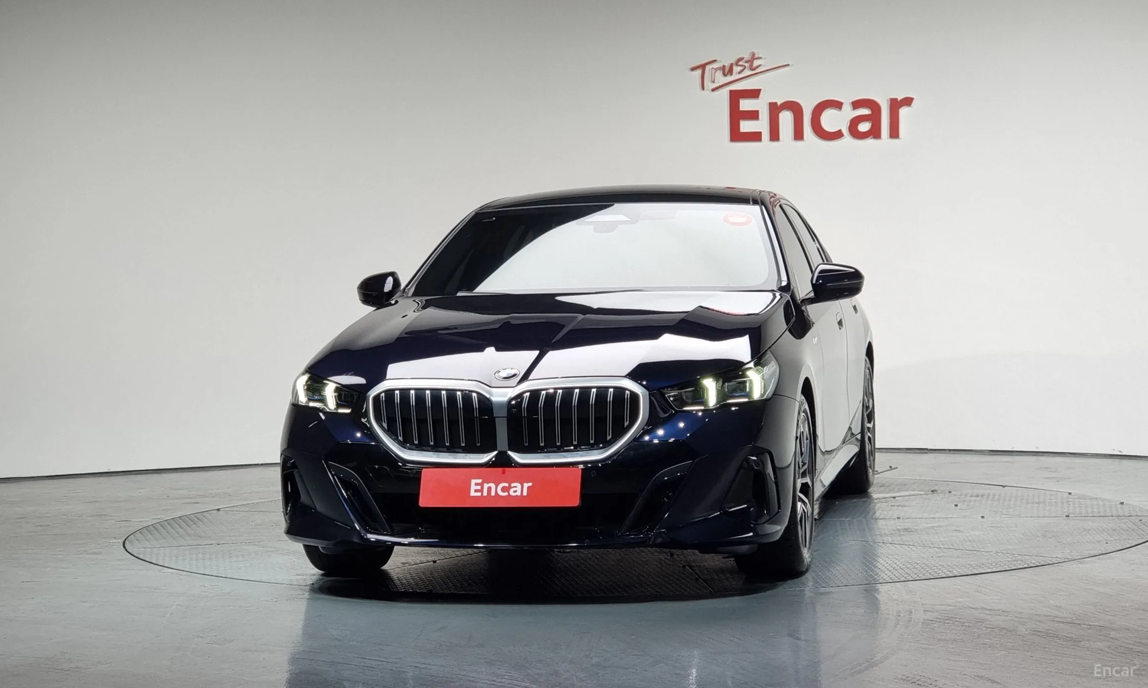 BMW 5 Series (G60) превью 2