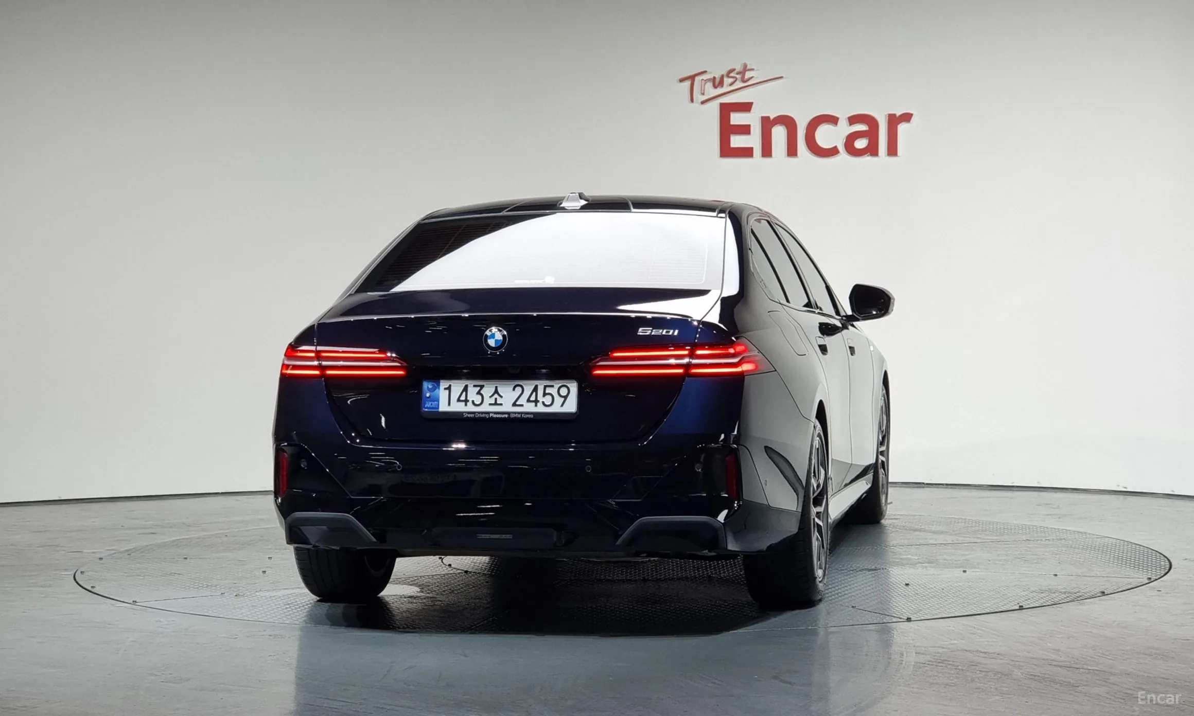 BMW 5 Series (G60) превью 3