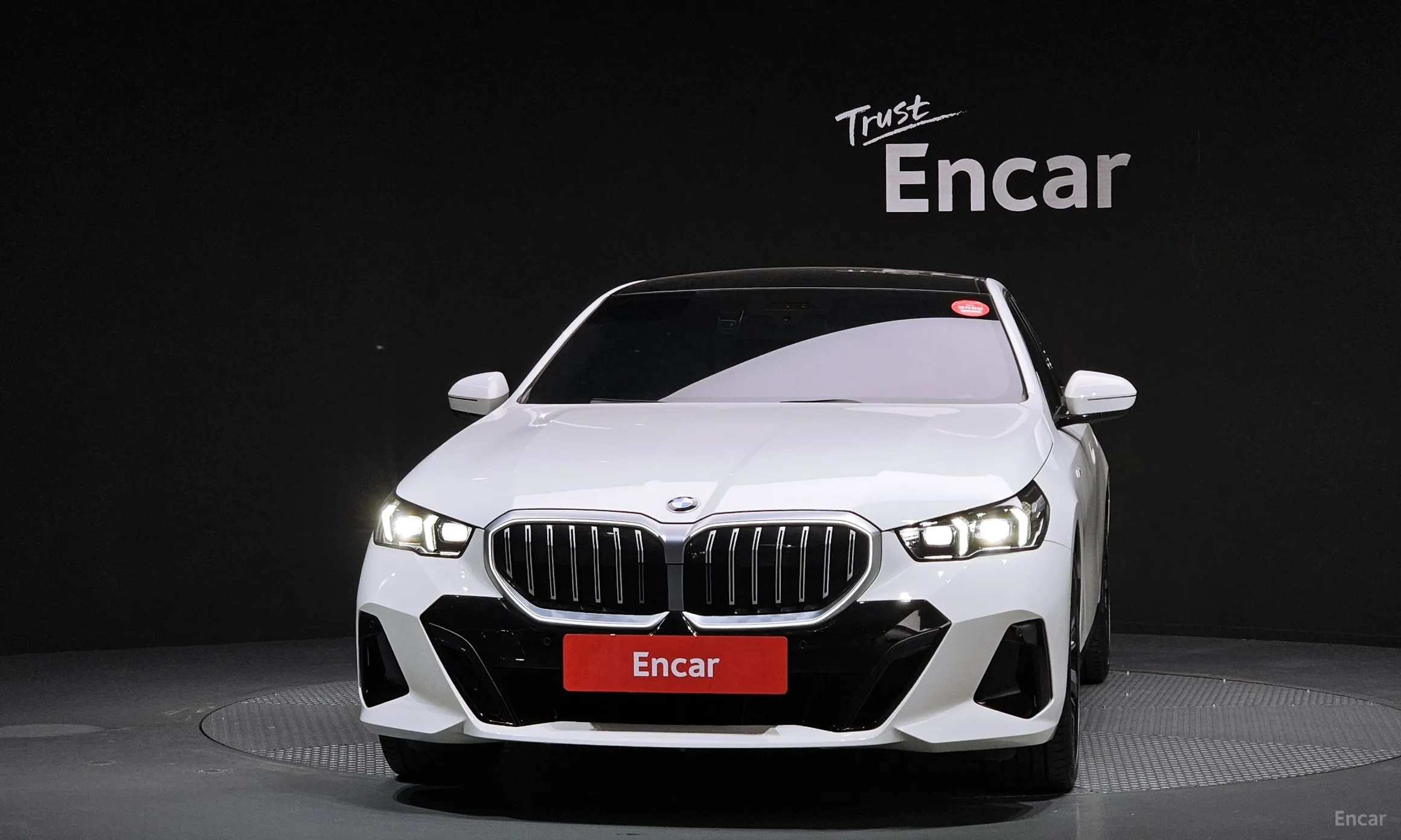 BMW 5 Series (G60) превью 2