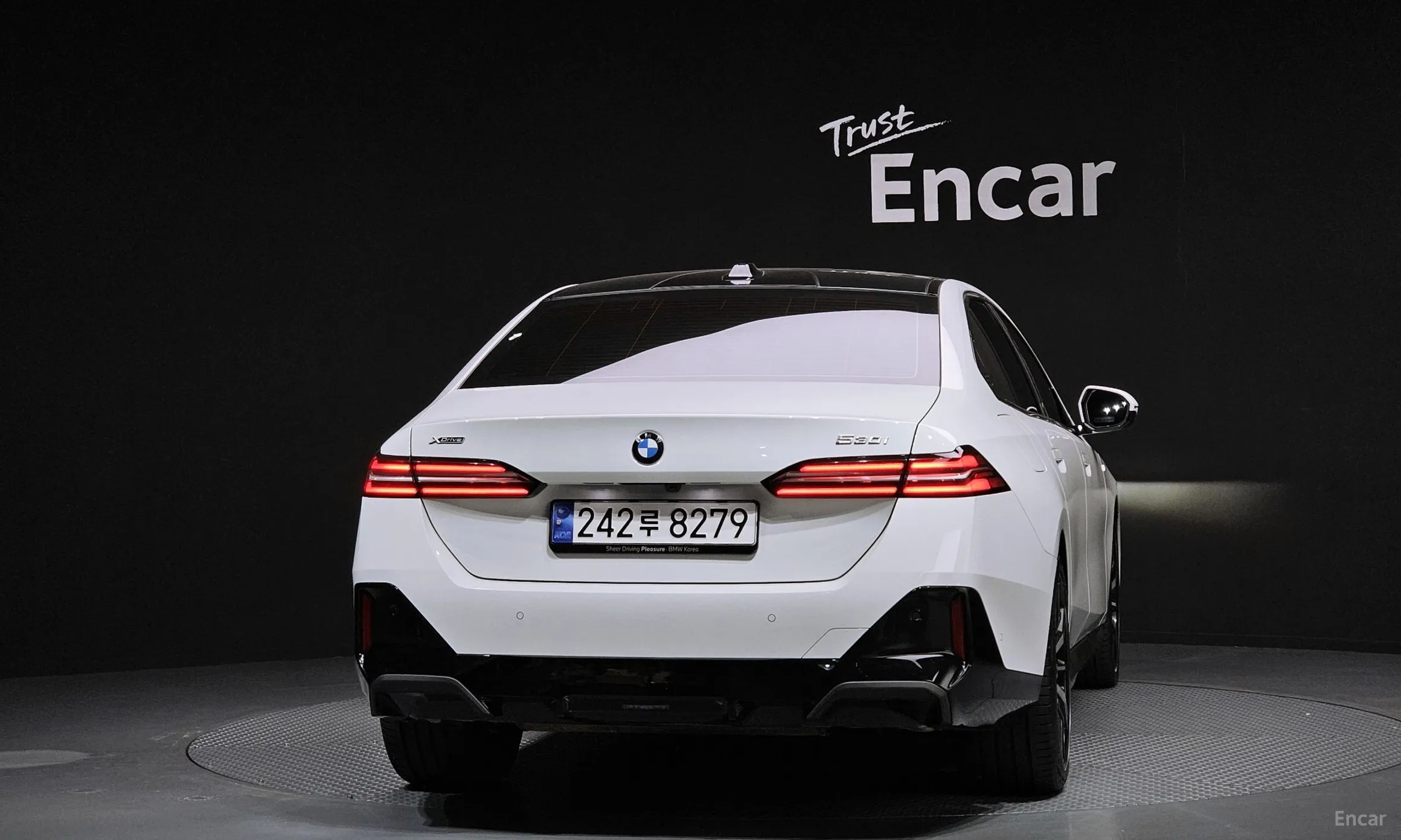 BMW 5 Series (G60) превью 3