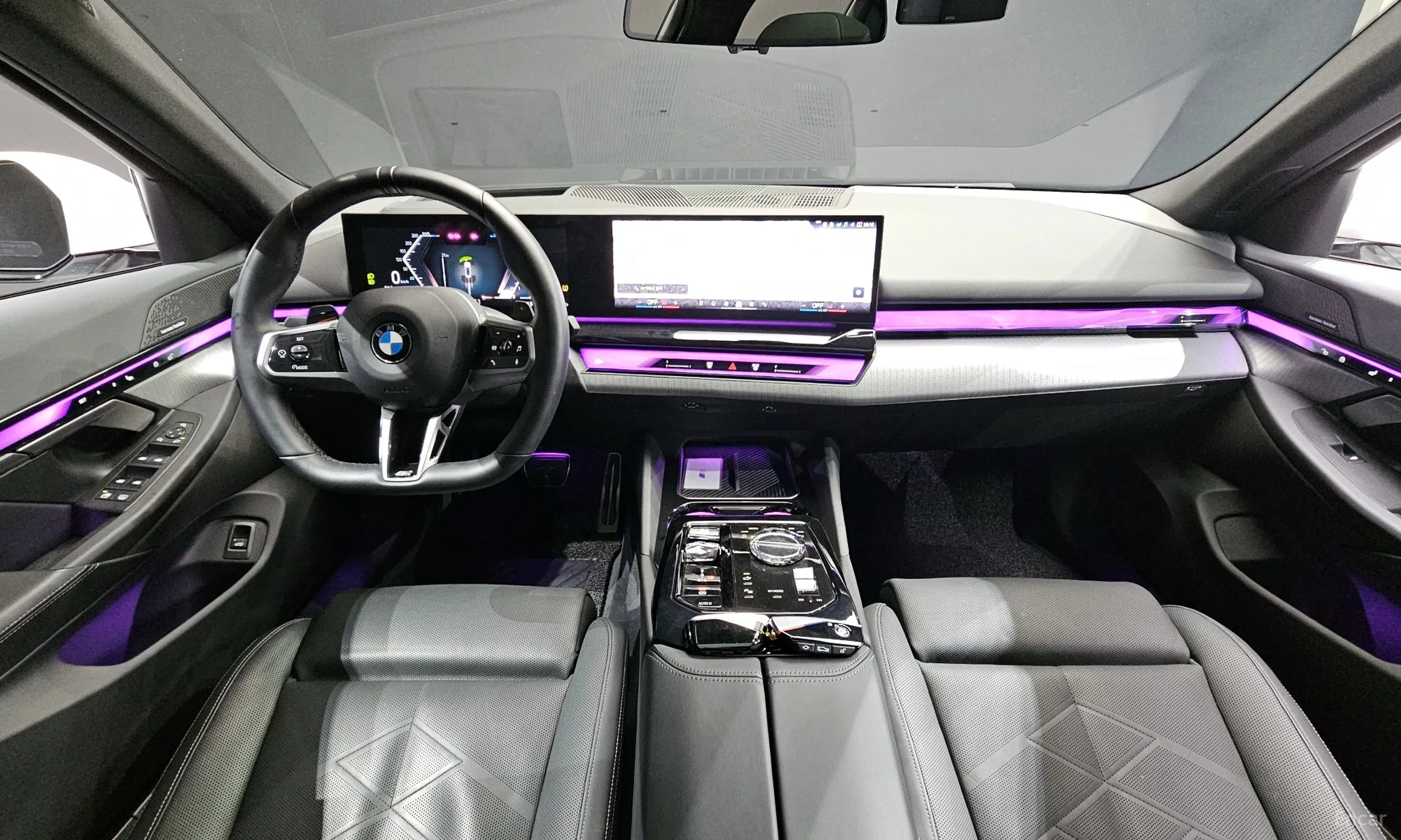 BMW 5 Series (G60) превью 4