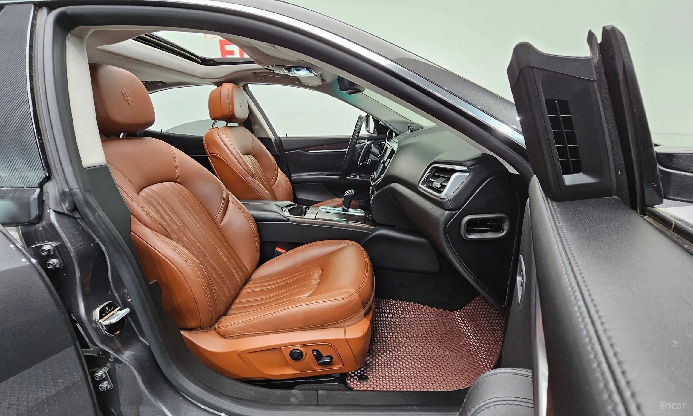 Maserati Ghibli превью 10