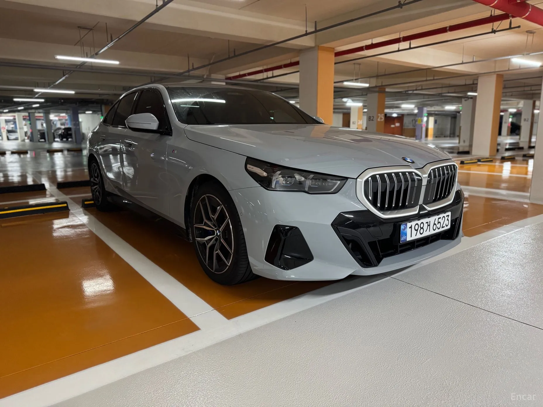BMW 5 Series (G60) превью 18