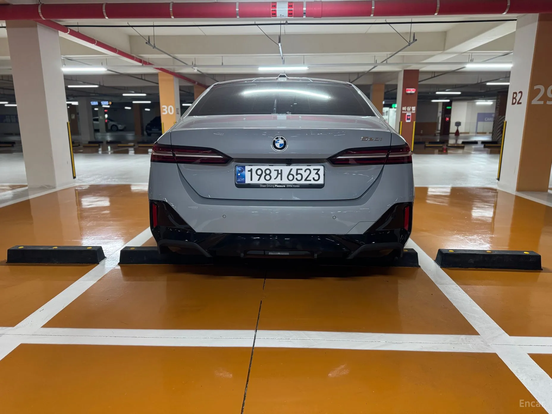 BMW 5 Series (G60) превью 4
